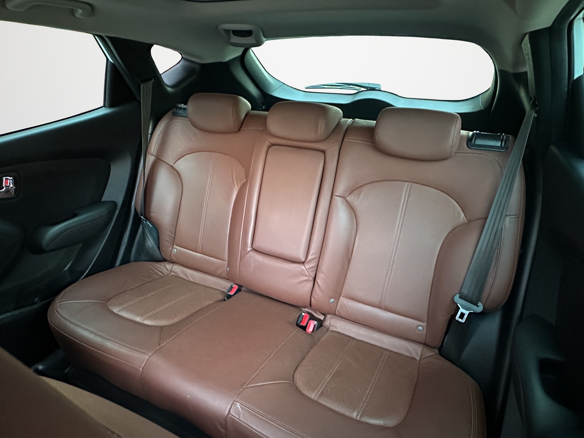 HYUNDAI iX 35 2.0 Premium 4WD Automatic-image-11