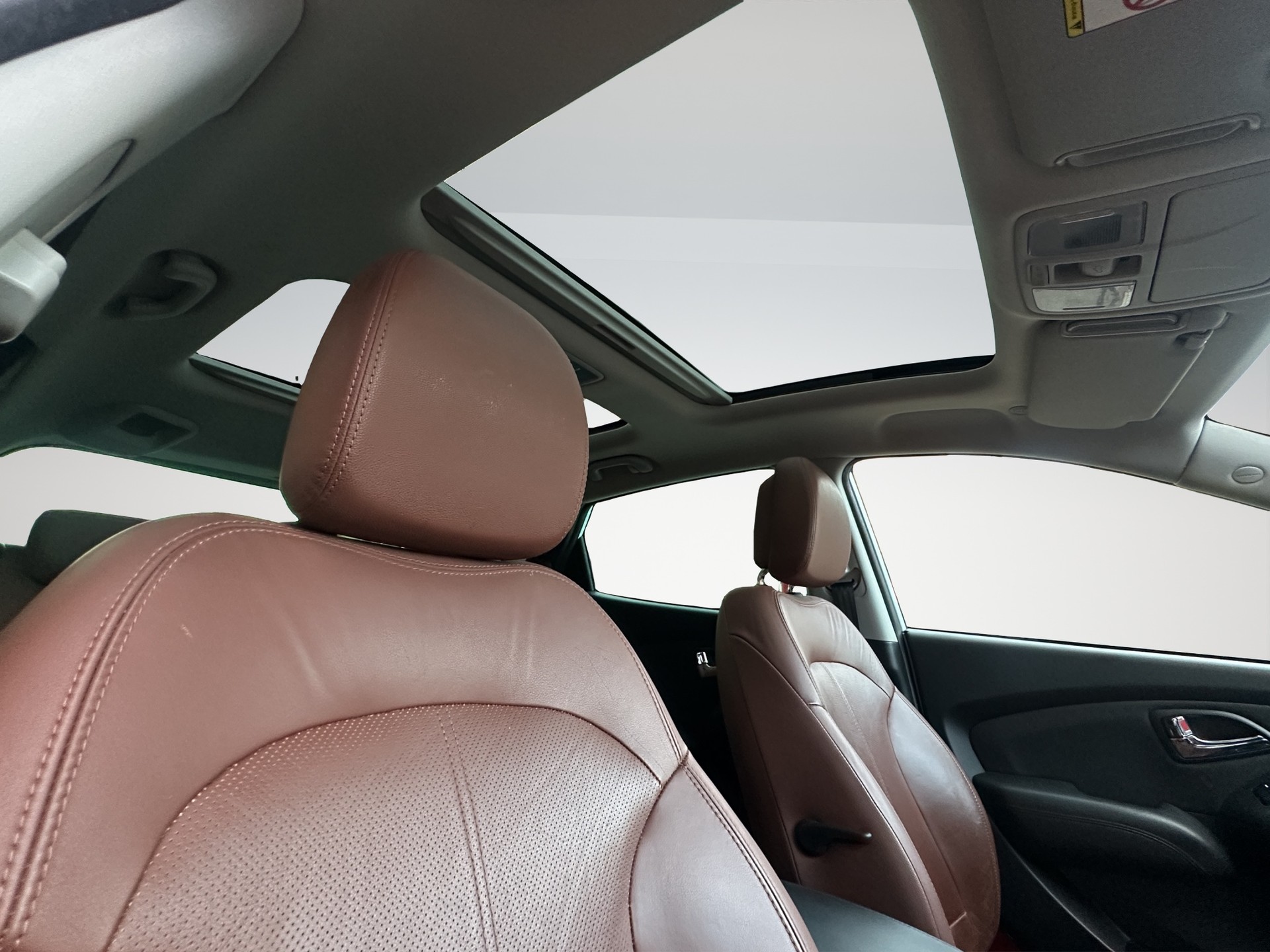 HYUNDAI iX 35 2.0 Premium 4WD Automatic-image-21