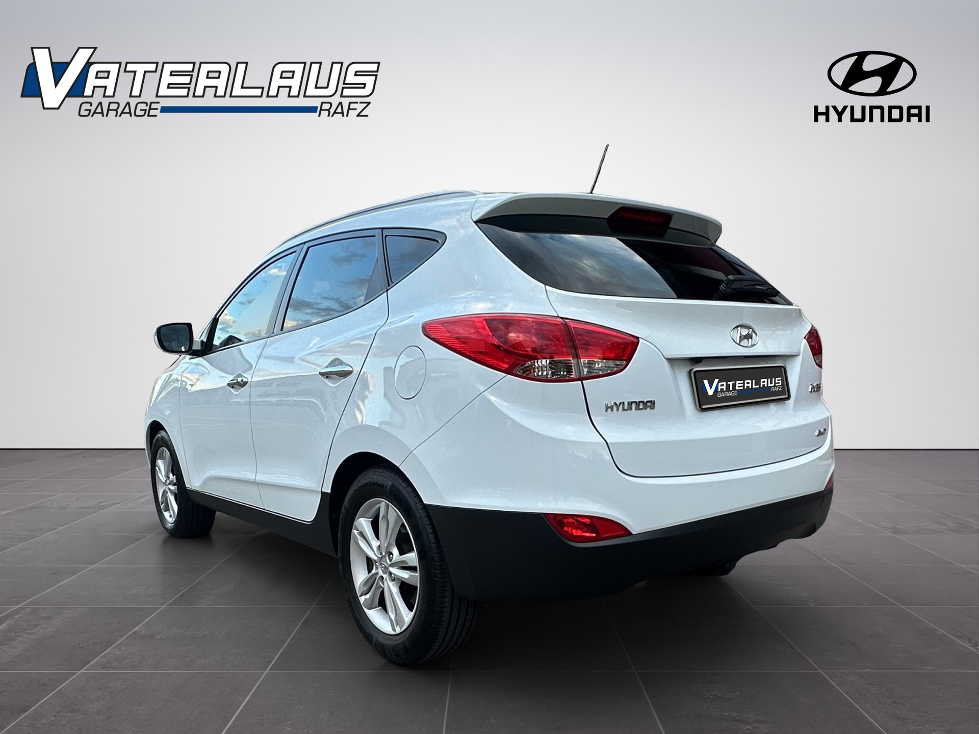 HYUNDAI iX 35 2.0 Premium 4WD Automatic-showroom-element-3