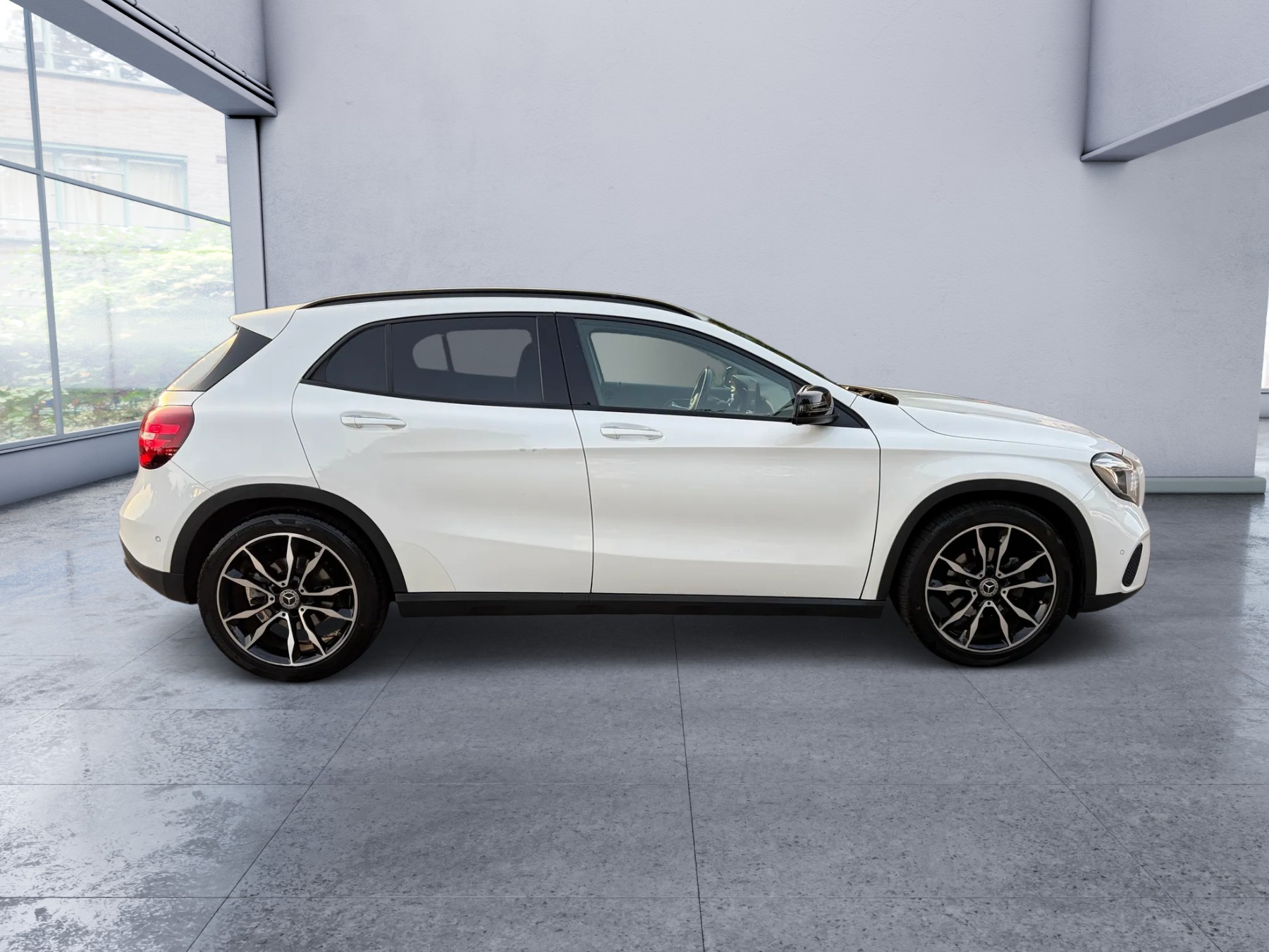 MERCEDES-BENZ GLA 200 Urban 7G-DCT-image-1