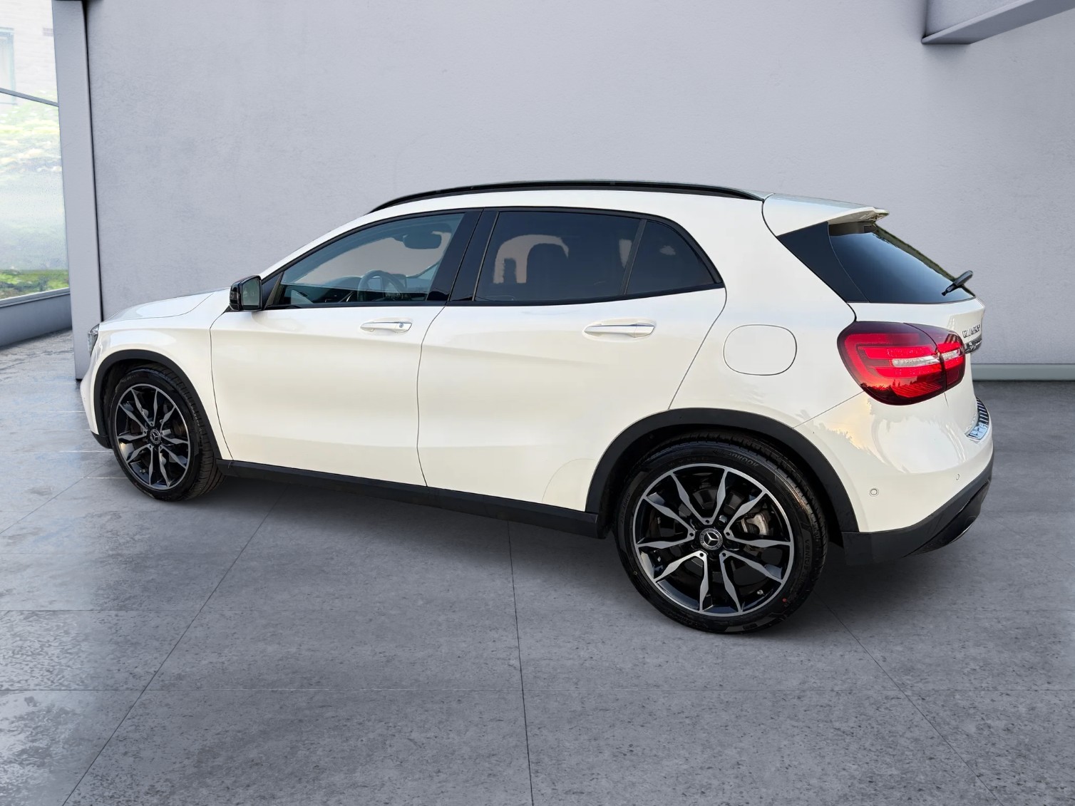 MERCEDES-BENZ GLA 200 Urban 7G-DCT-image-4