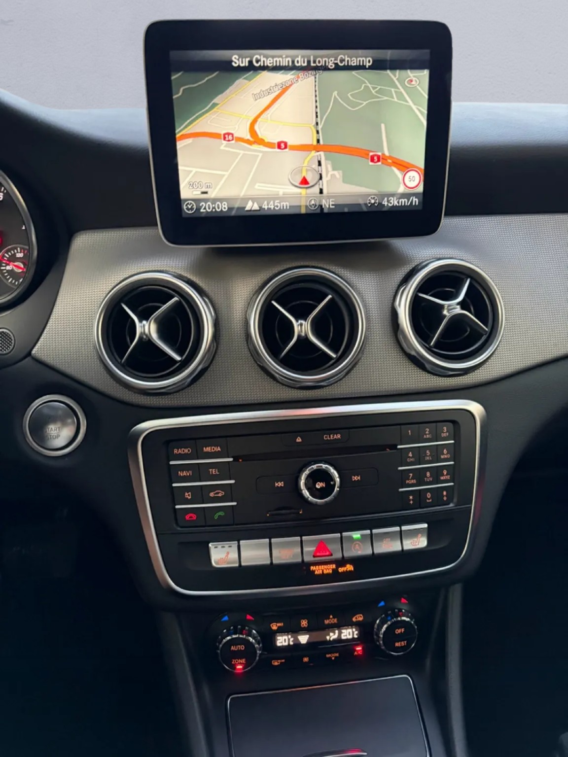 MERCEDES-BENZ GLA 200 Urban 7G-DCT-image-15