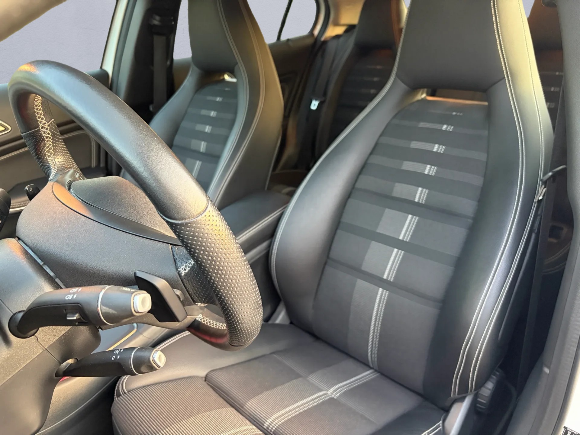 MERCEDES-BENZ GLA 200 Urban 7G-DCT-image-10