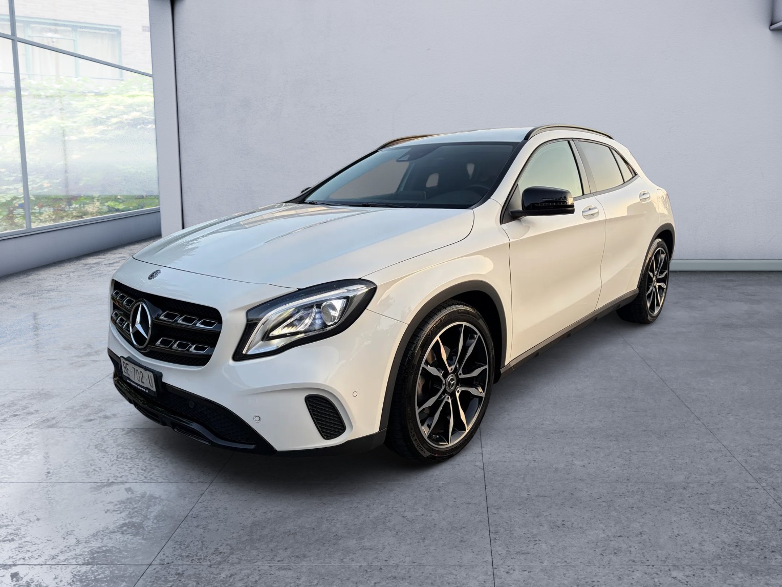MERCEDES-BENZ GLA 200 Urban 7G-DCT-image-2