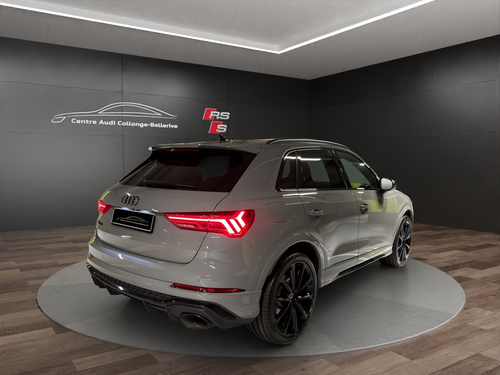 AUDI RS Q3 2.5 TFSI quattro S tronic-image-5