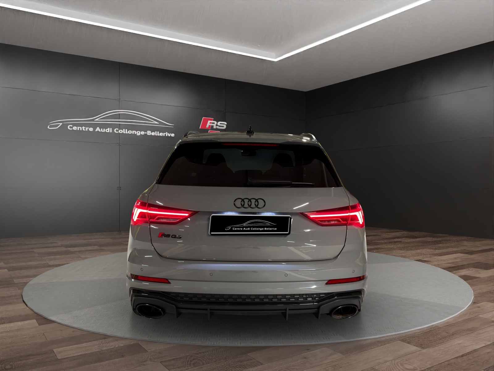 AUDI RS Q3 2.5 TFSI quattro S tronic-image-4