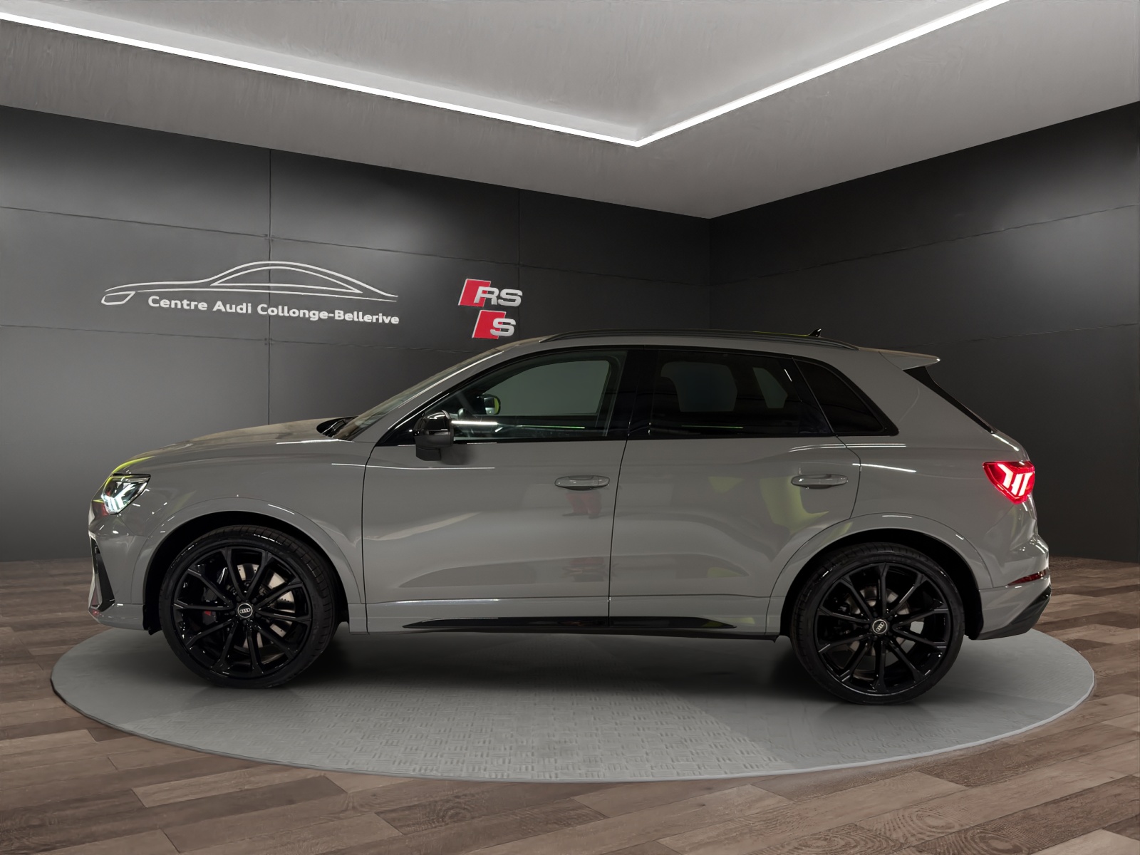 AUDI RS Q3 2.5 TFSI quattro S tronic-showroom-element-2
