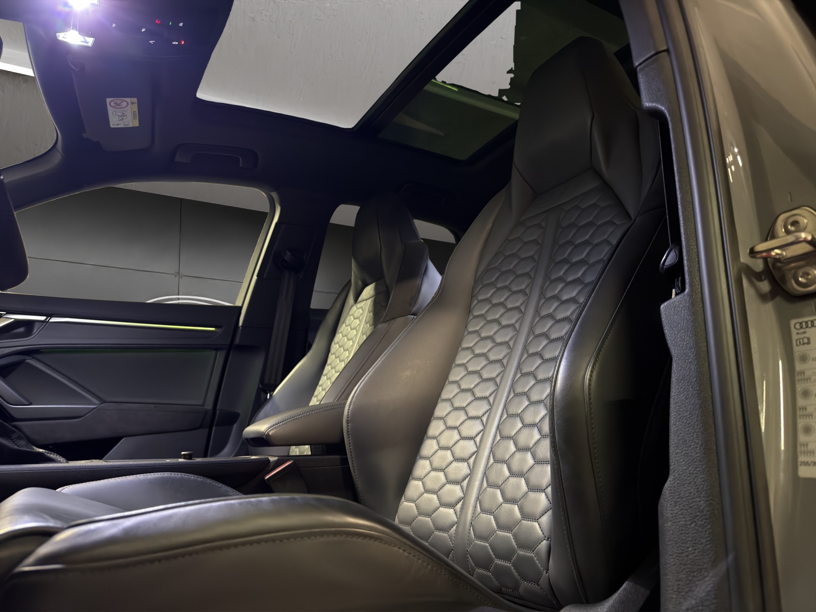 AUDI RS Q3 2.5 TFSI quattro S tronic-image-22