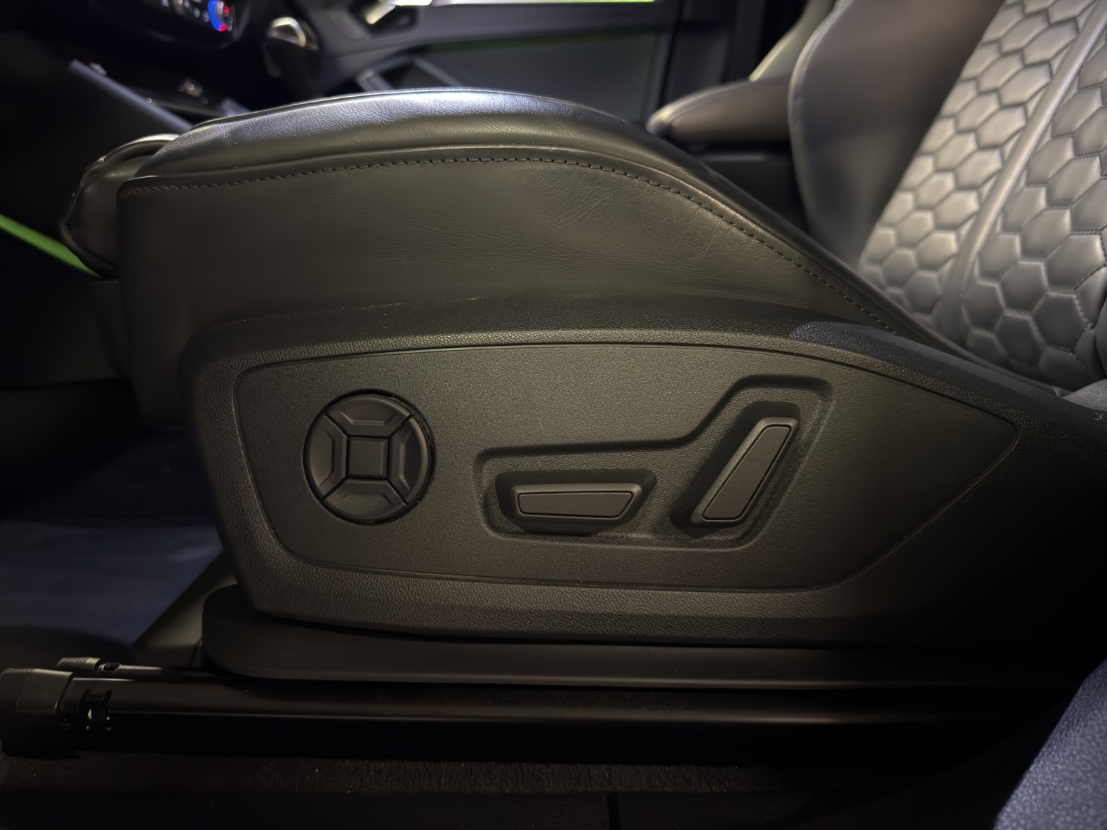 AUDI RS Q3 2.5 TFSI quattro S tronic-image-28