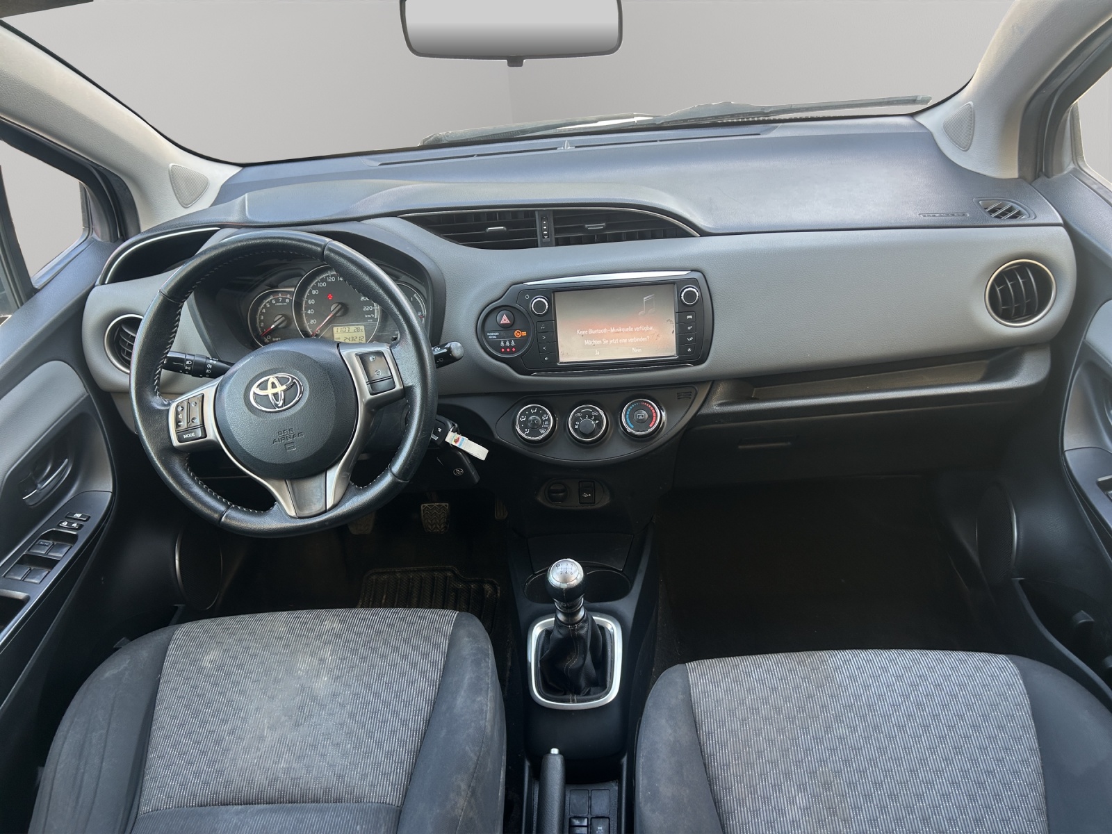 TOYOTA Yaris 1.33 Luna-image-13