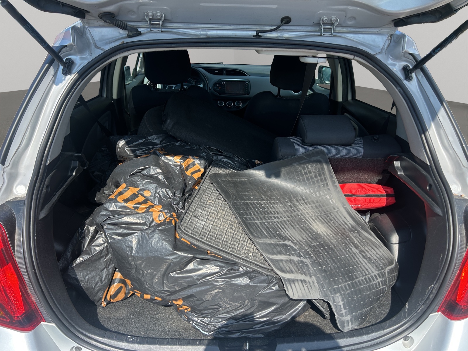 TOYOTA Yaris 1.33 Luna-image-17