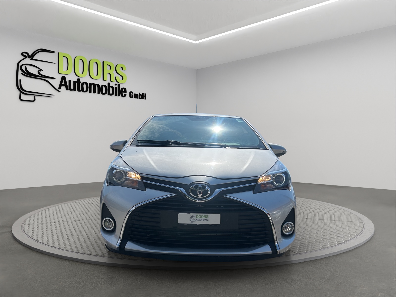 TOYOTA Yaris 1.33 Luna-showroom-element-1