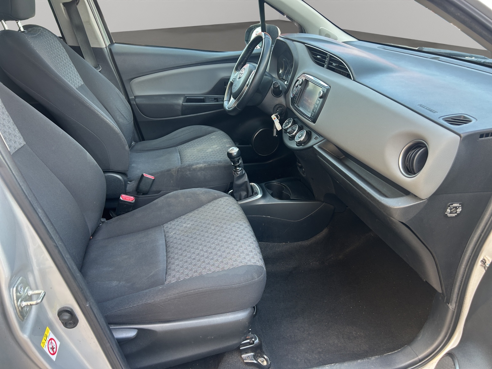 TOYOTA Yaris 1.33 Luna-image-15