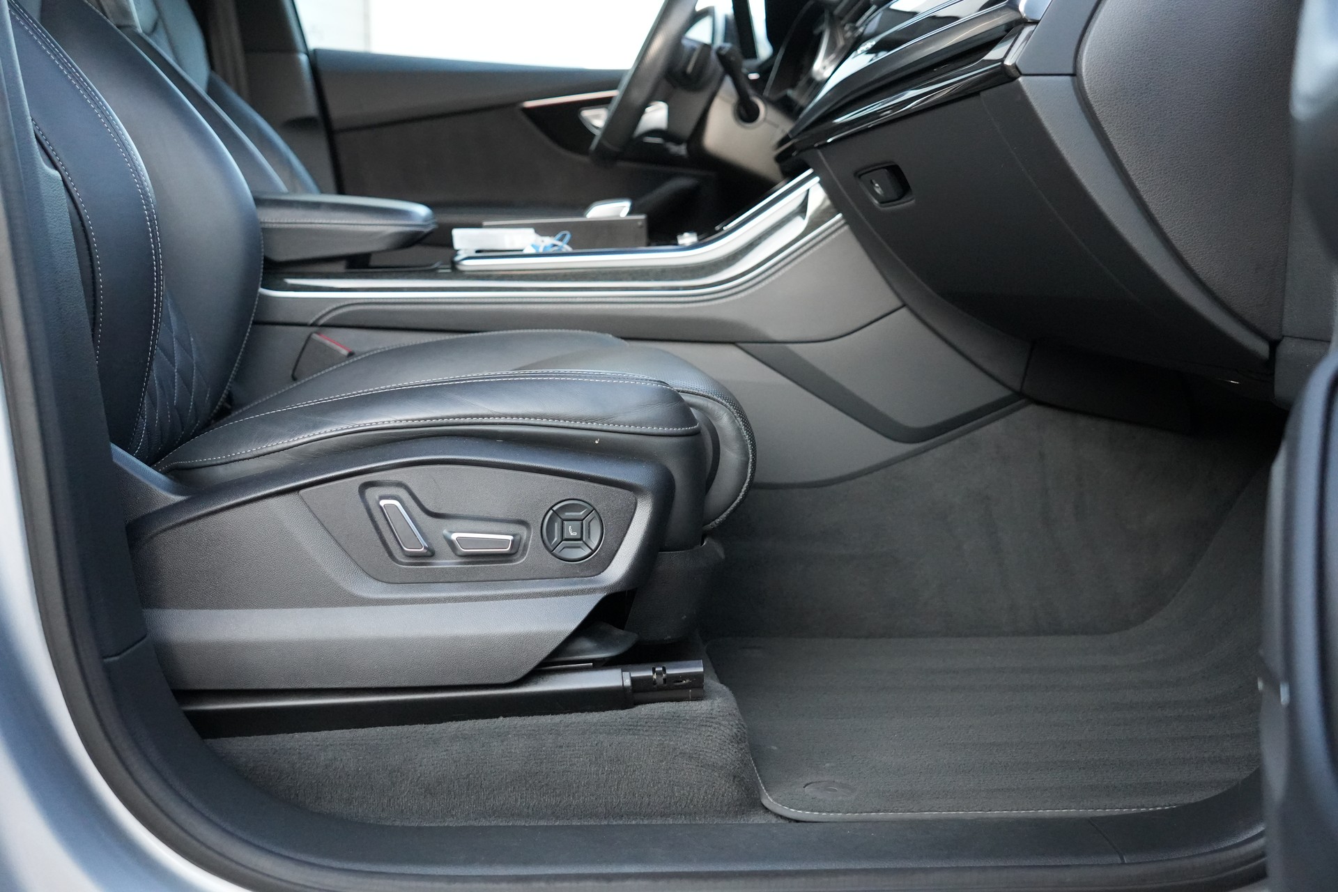 AUDI Q7 50 TDI quattro S Line tiptronic (7-Plätzer)-image-14