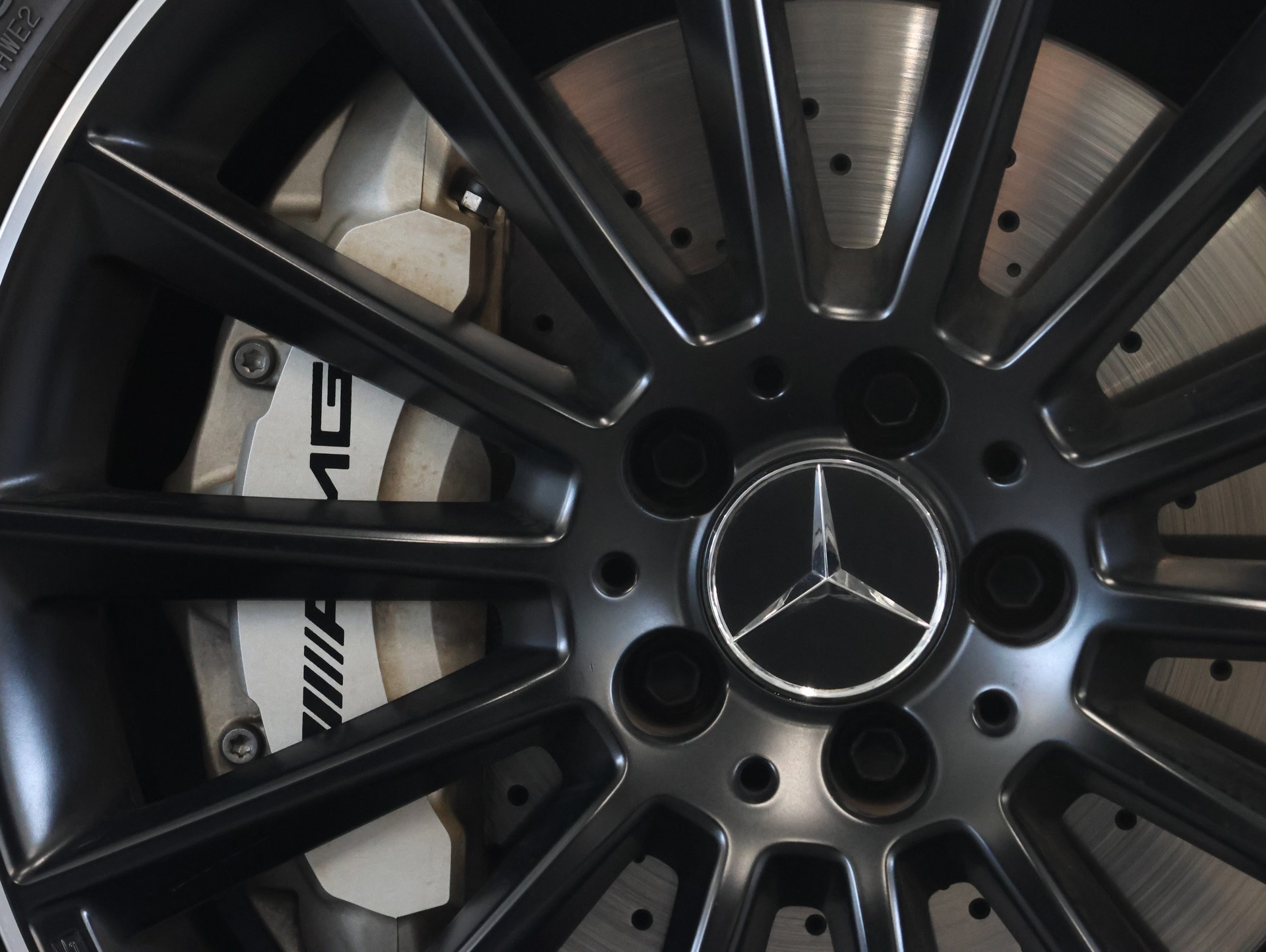 MERCEDES-BENZ A 35 AMG 4Matic Speedshift *Panoramadach* *360 Kamera*-image-12
