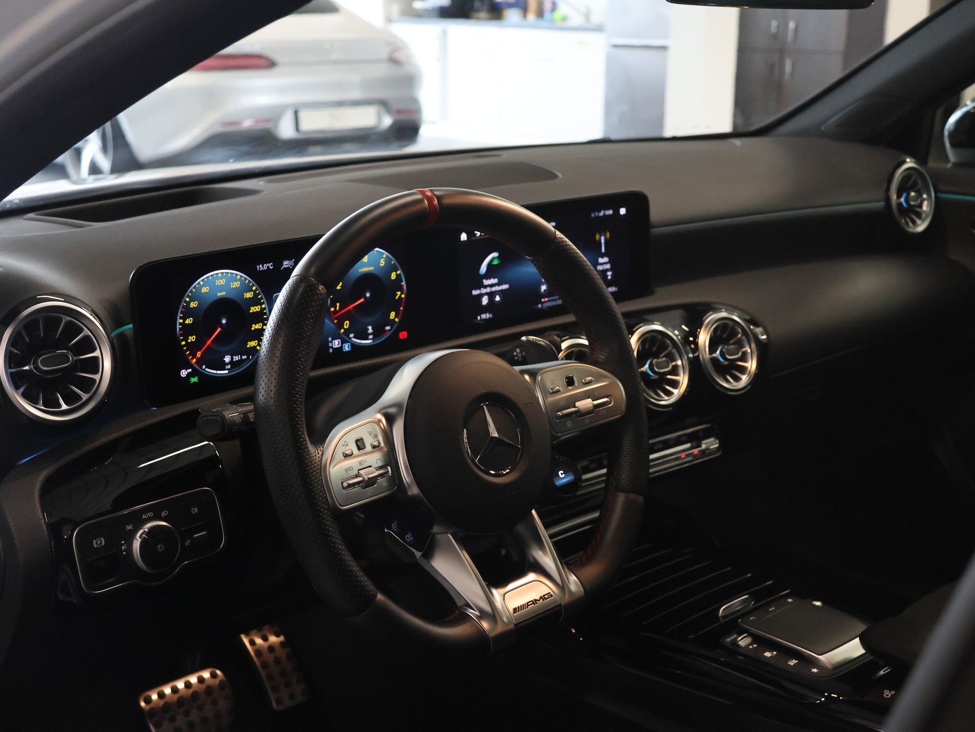 MERCEDES-BENZ A 35 AMG 4Matic Speedshift *Panoramadach* *360 Kamera*-image-16
