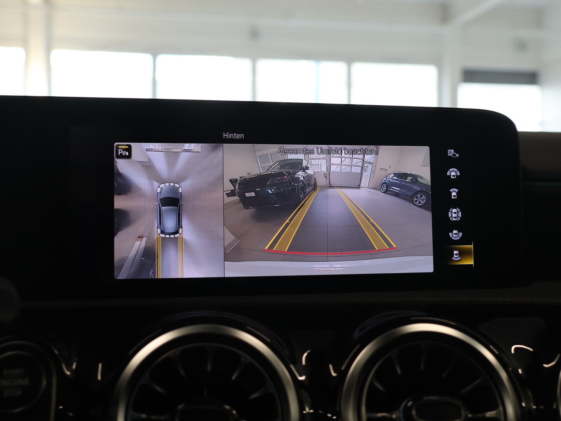 MERCEDES-BENZ A 35 AMG 4Matic Speedshift *Panoramadach* *360 Kamera*-image-25