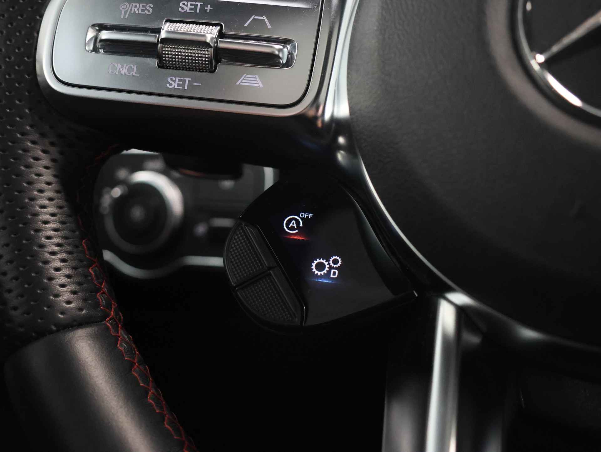 MERCEDES-BENZ A 35 AMG 4Matic Speedshift *Panoramadach* *360 Kamera*-image-22