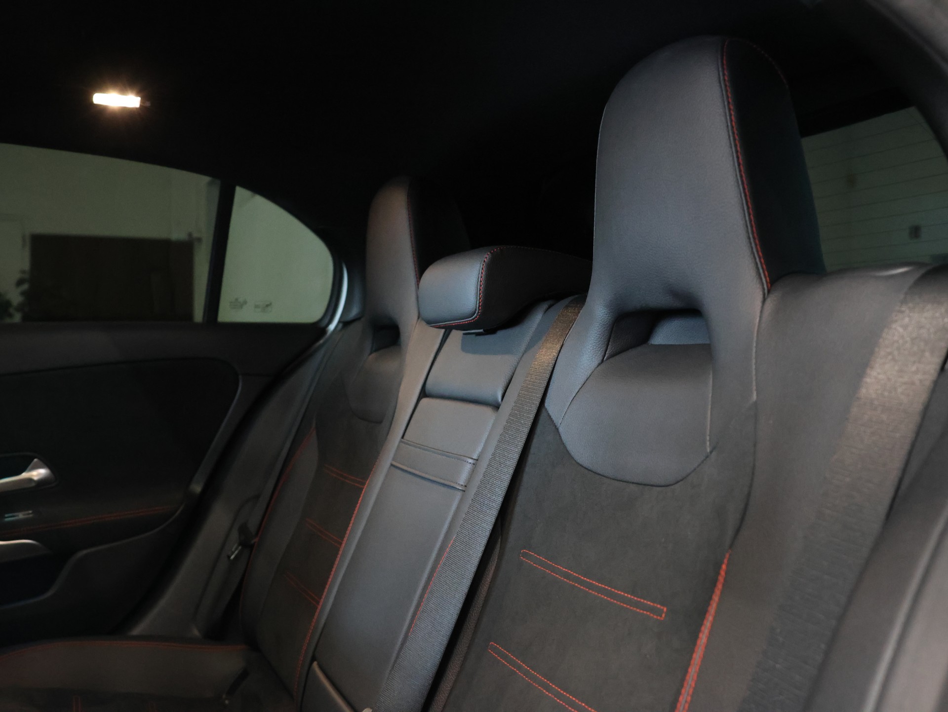 MERCEDES-BENZ A 35 AMG 4Matic Speedshift *Panoramadach* *360 Kamera*-image-34