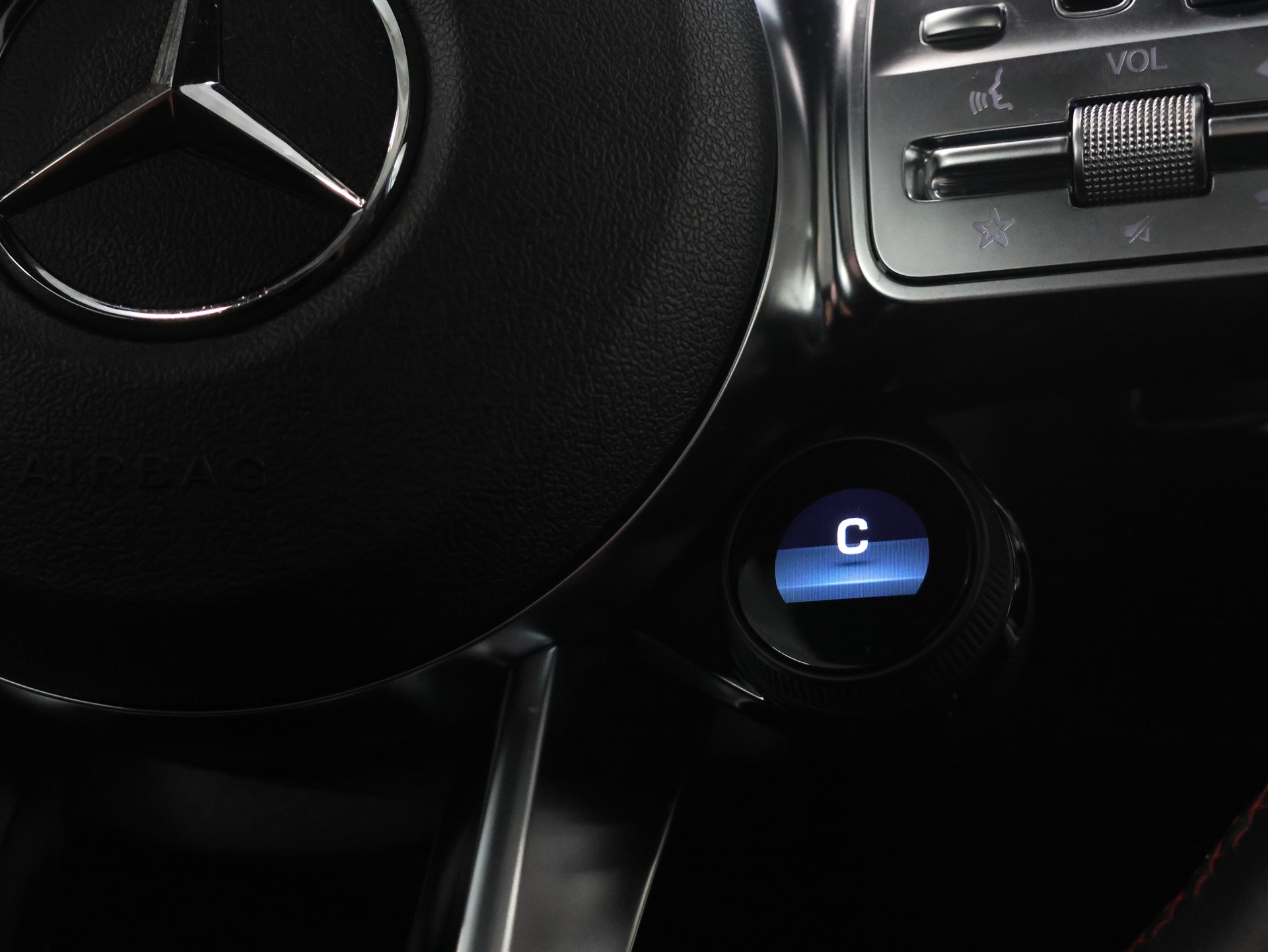 MERCEDES-BENZ A 35 AMG 4Matic Speedshift *Panoramadach* *360 Kamera*-image-20