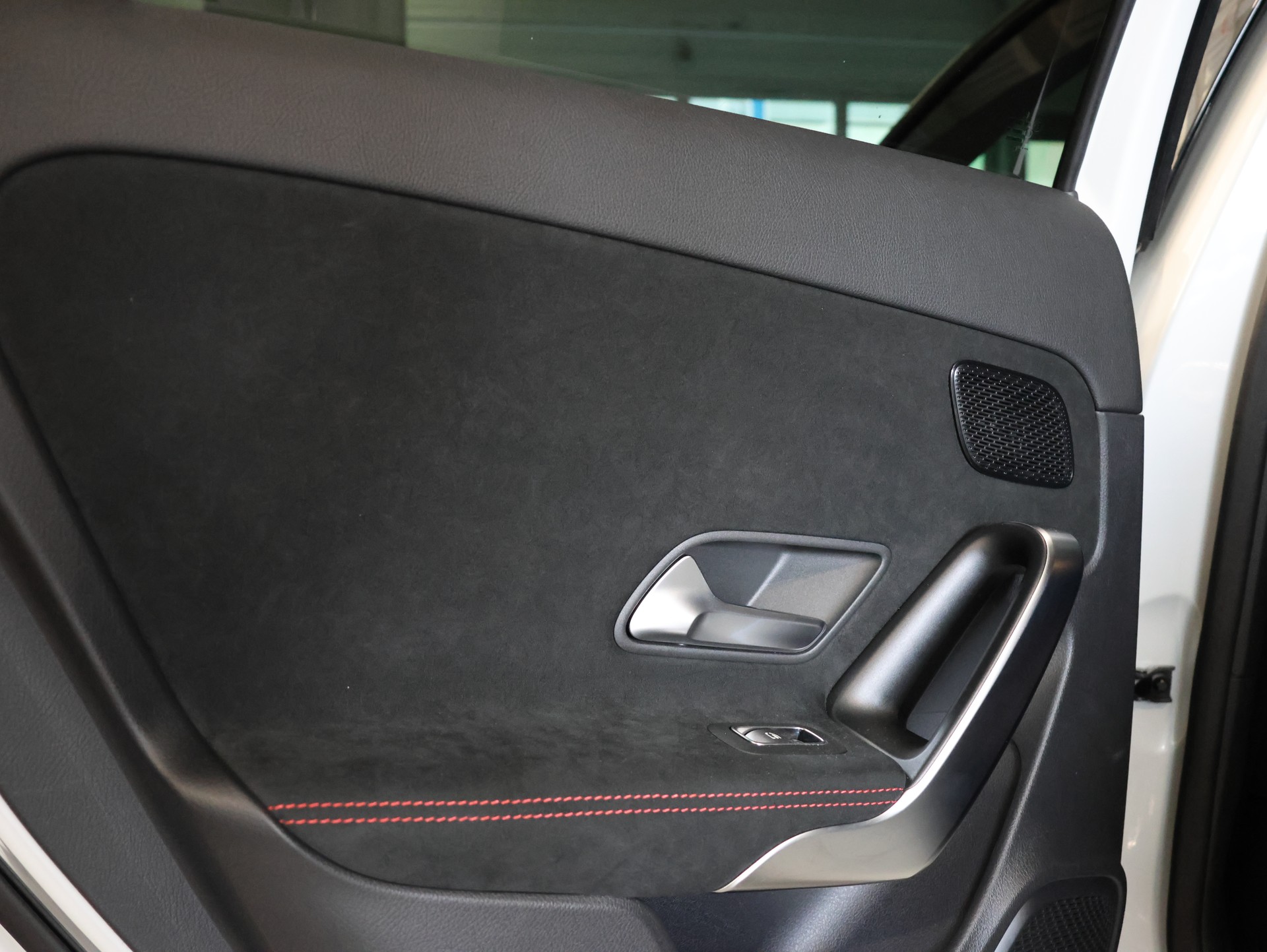 MERCEDES-BENZ A 35 AMG 4Matic Speedshift *Panoramadach* *360 Kamera*-image-36