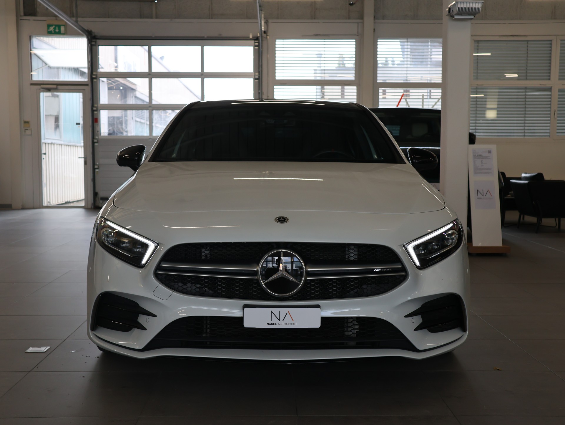MERCEDES-BENZ A 35 AMG 4Matic Speedshift *Panoramadach* *360 Kamera*-showroom-element-2