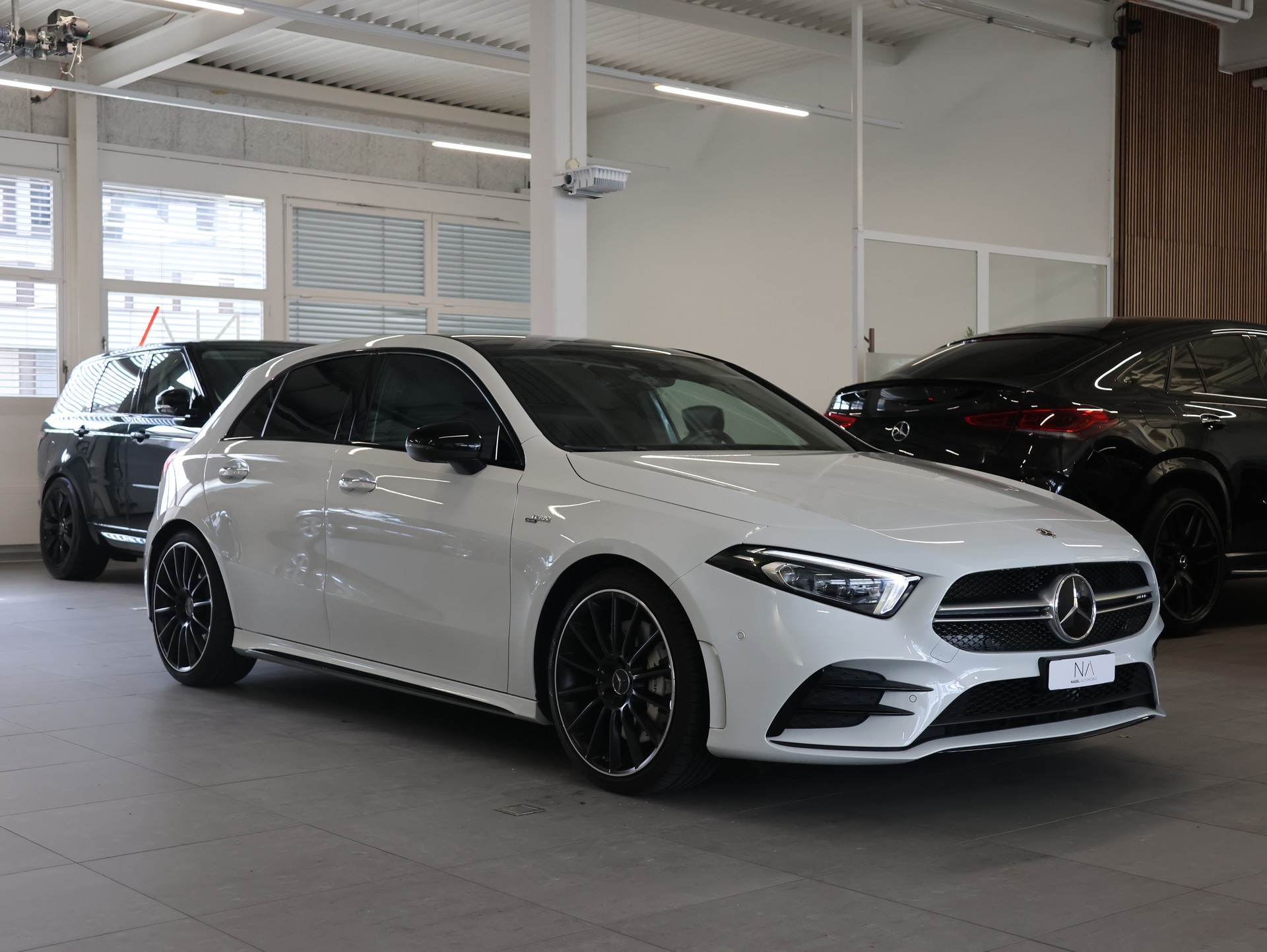 MERCEDES-BENZ A 35 AMG 4Matic Speedshift *Panoramadach* *360 Kamera*-showroom-element-1