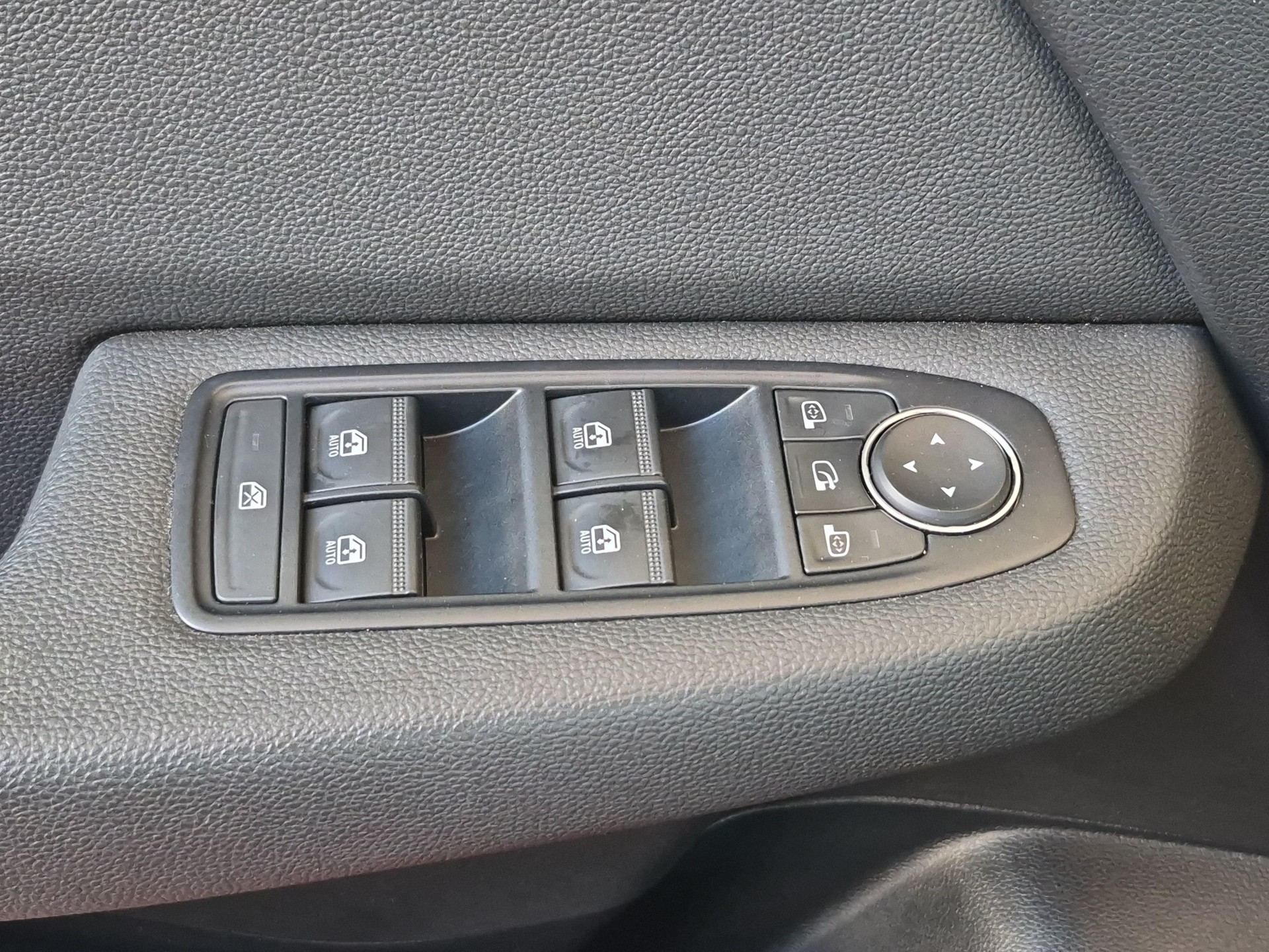 MITSUBISHI Colt 1.6 HEV Instyle-image-17