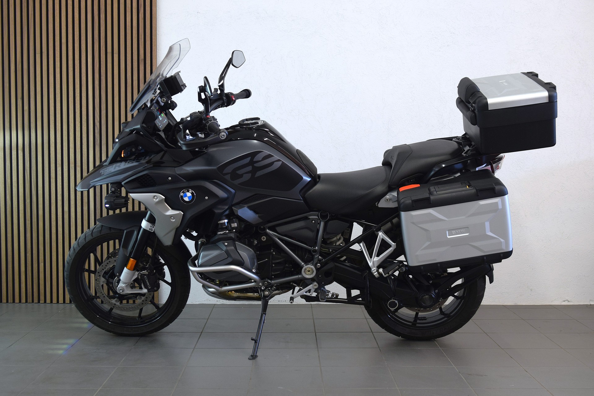 BMW R 1250 GS Triple Black-image-1