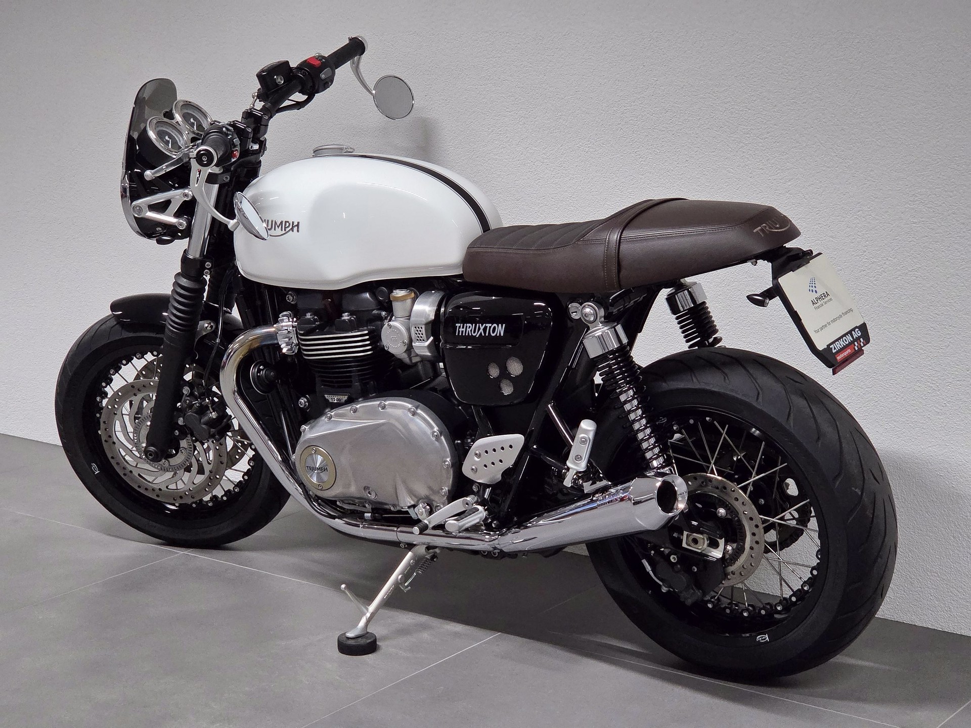 TRIUMPH Thruxton 1200 Café Racer | Kineo Speichenräder | Vance & Hines ...-image-12