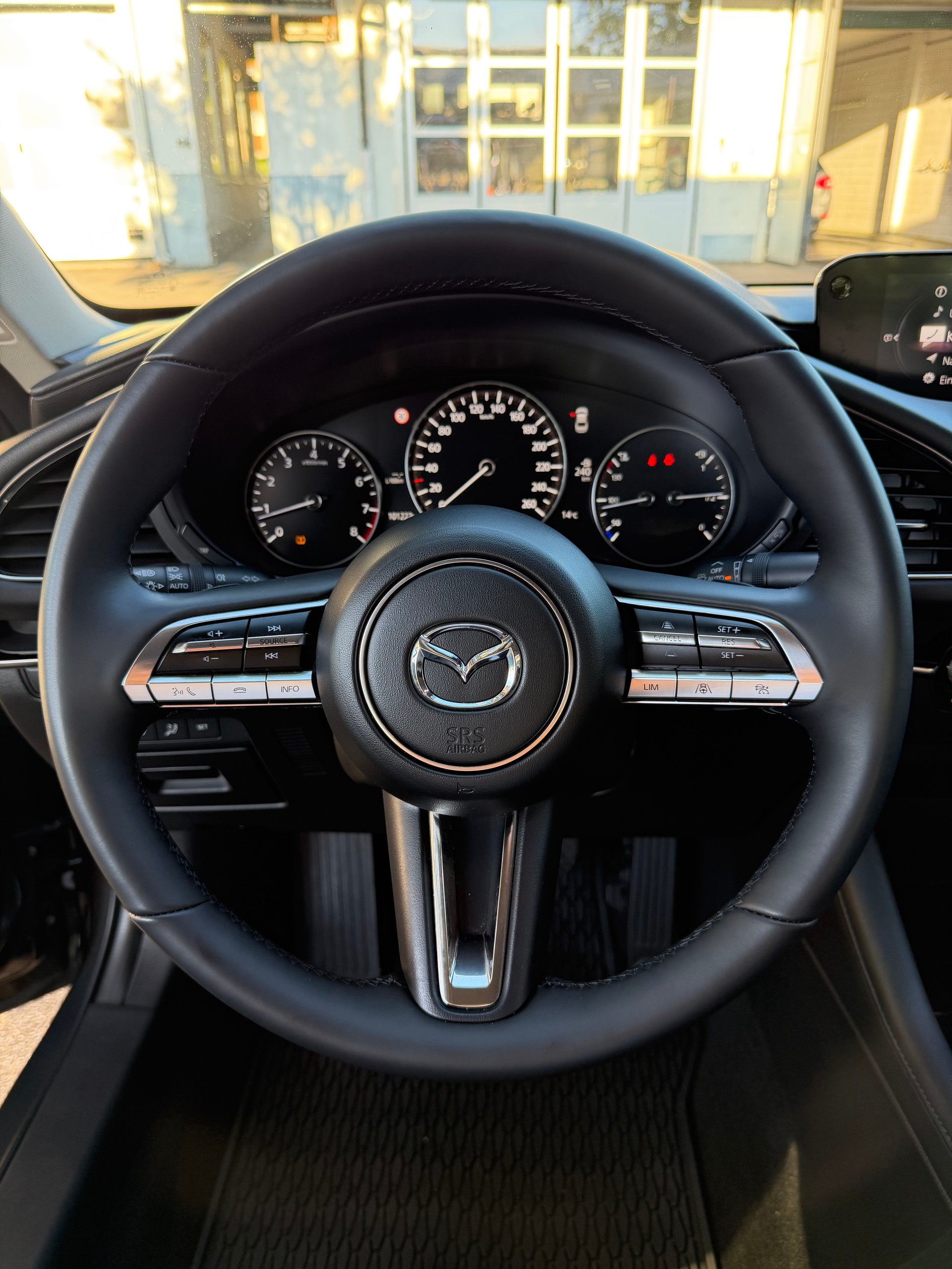 MAZDA 3 Sedan SKYACTIV-X M Hybrid 180 Revolution Automat-image-10