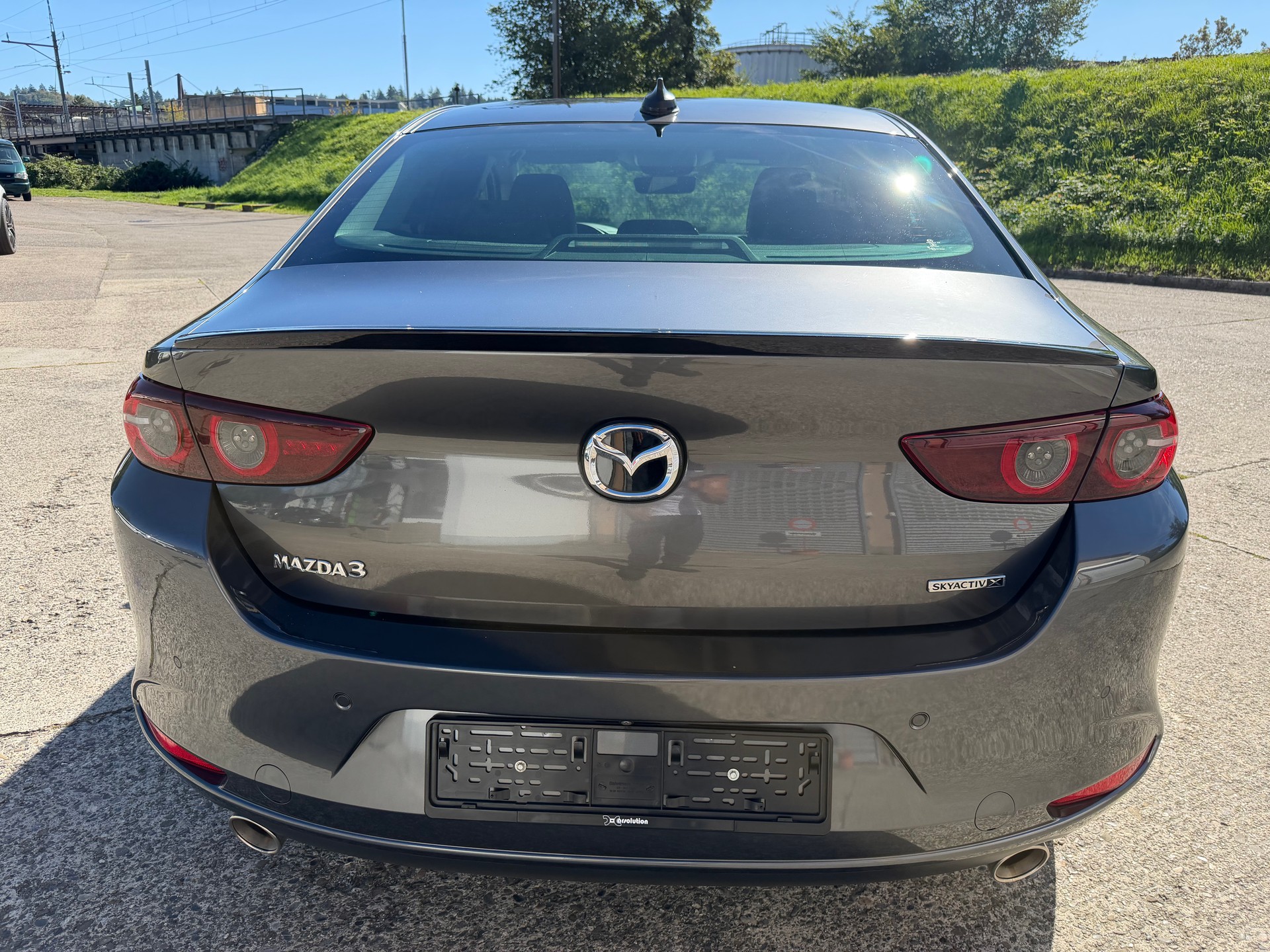 MAZDA 3 Sedan SKYACTIV-X M Hybrid 180 Revolution Automat-showroom-element-3