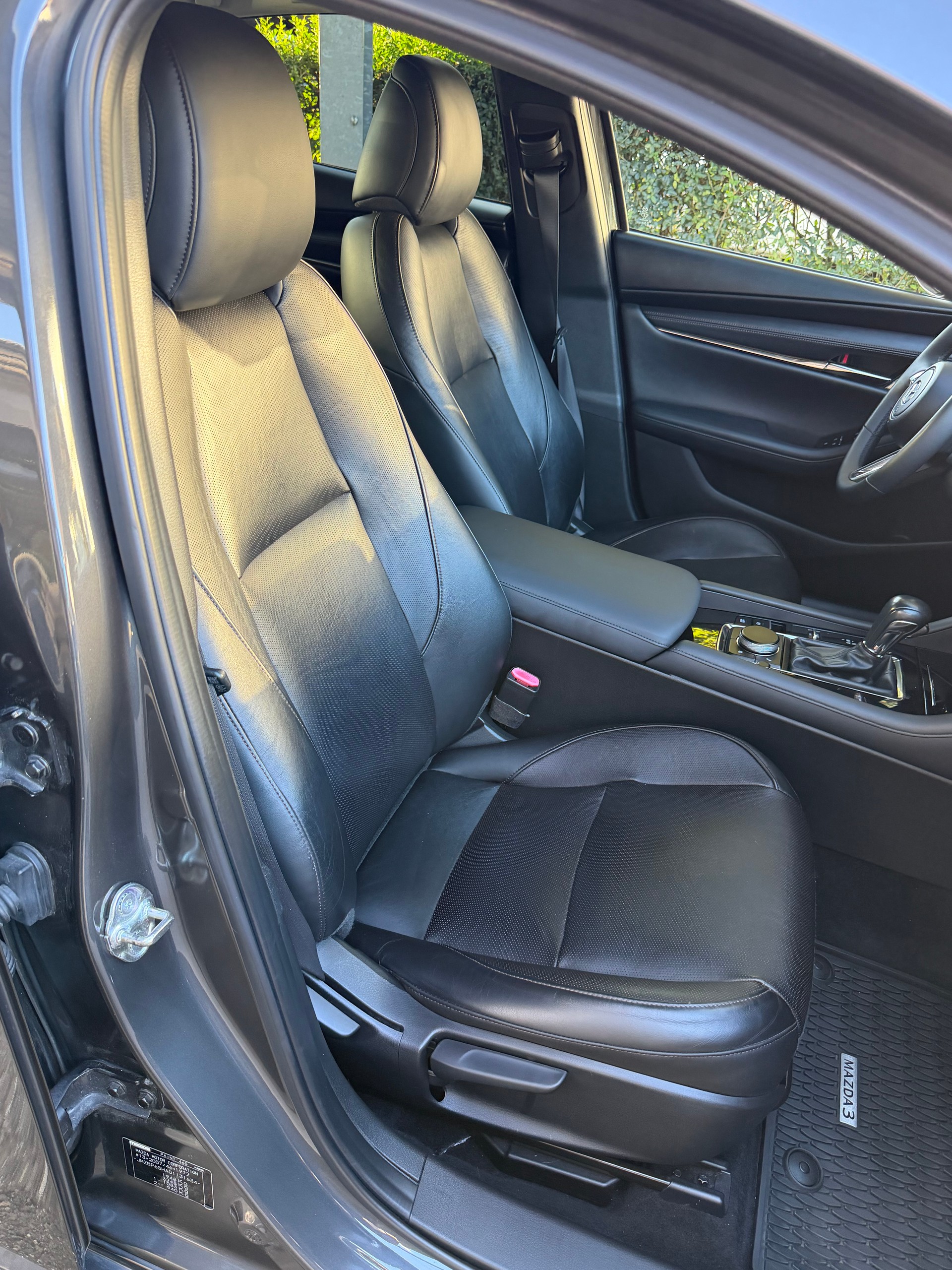 MAZDA 3 Sedan SKYACTIV-X M Hybrid 180 Revolution Automat-image-16