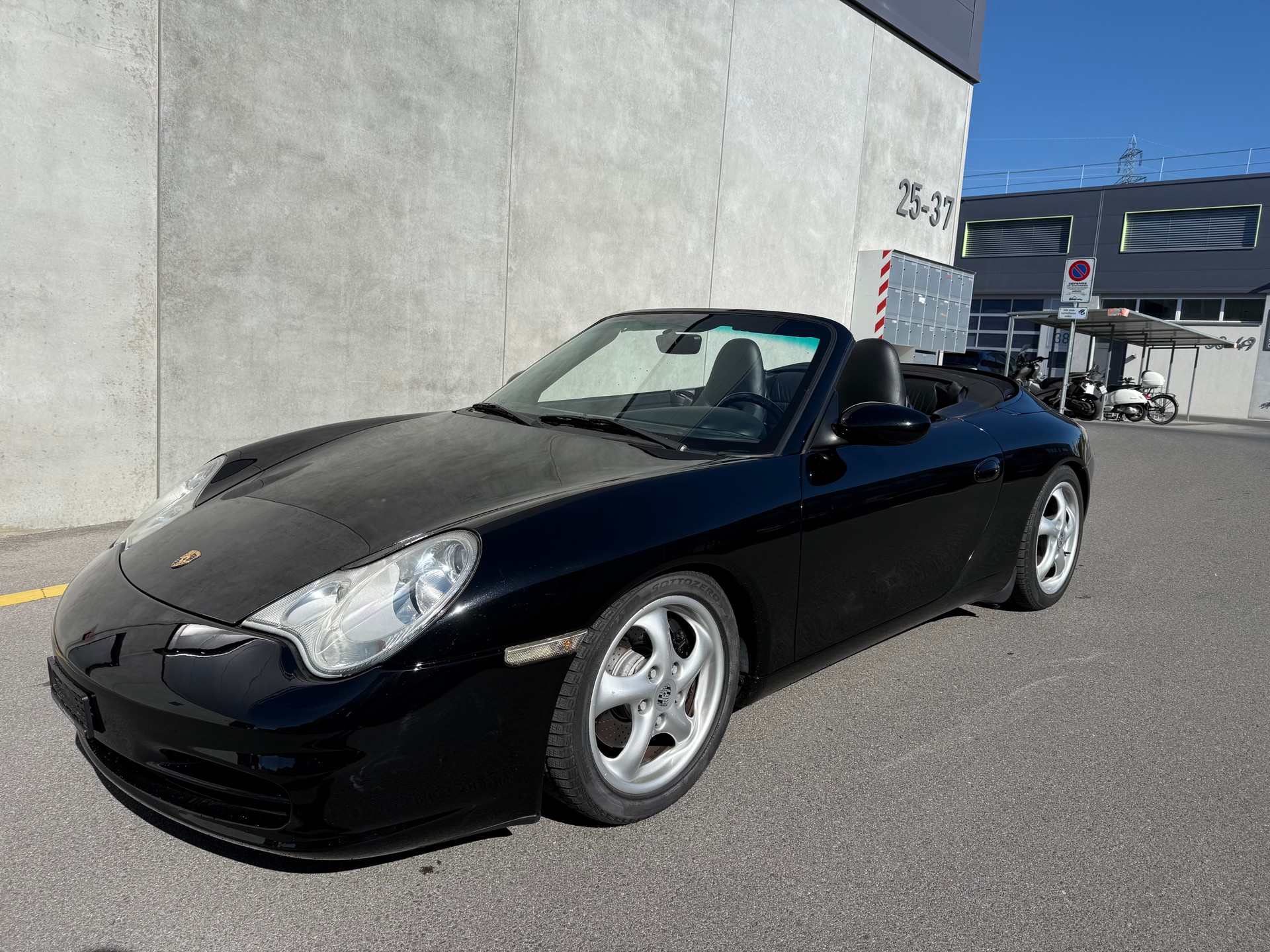 PORSCHE 911 Carrera Cabrio(M)-image-4