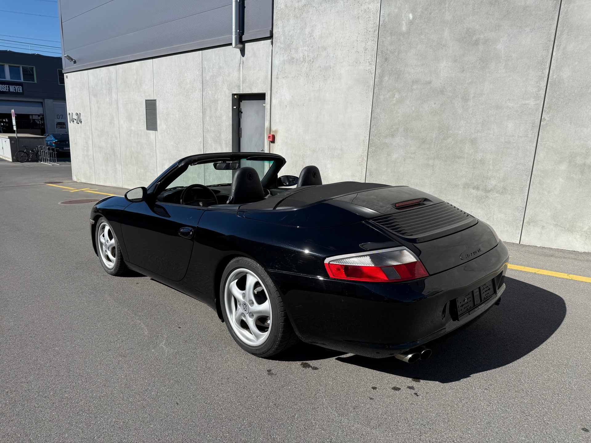 PORSCHE 911 Carrera Cabrio(M)-image-9