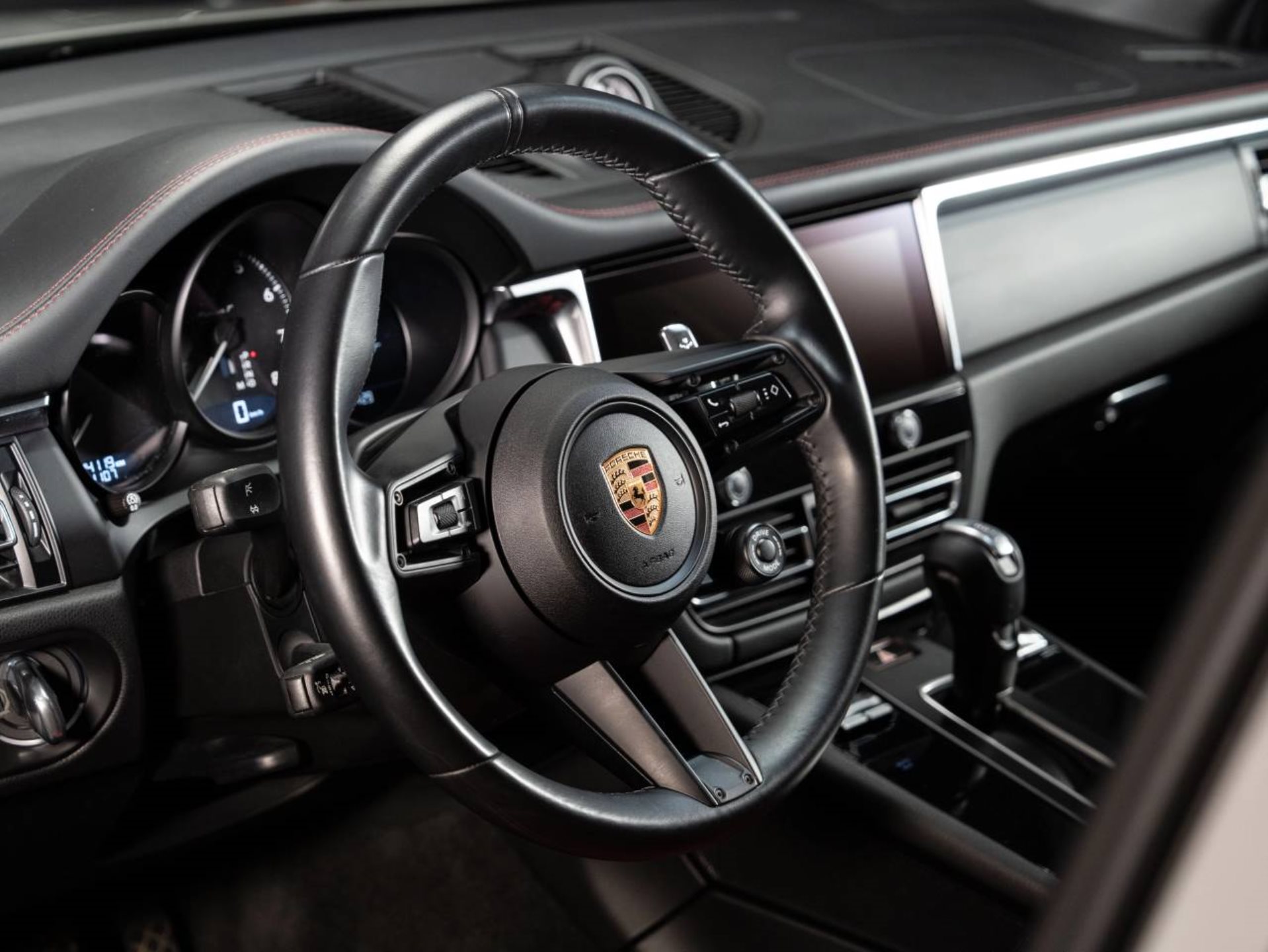 PORSCHE Macan T-image-8