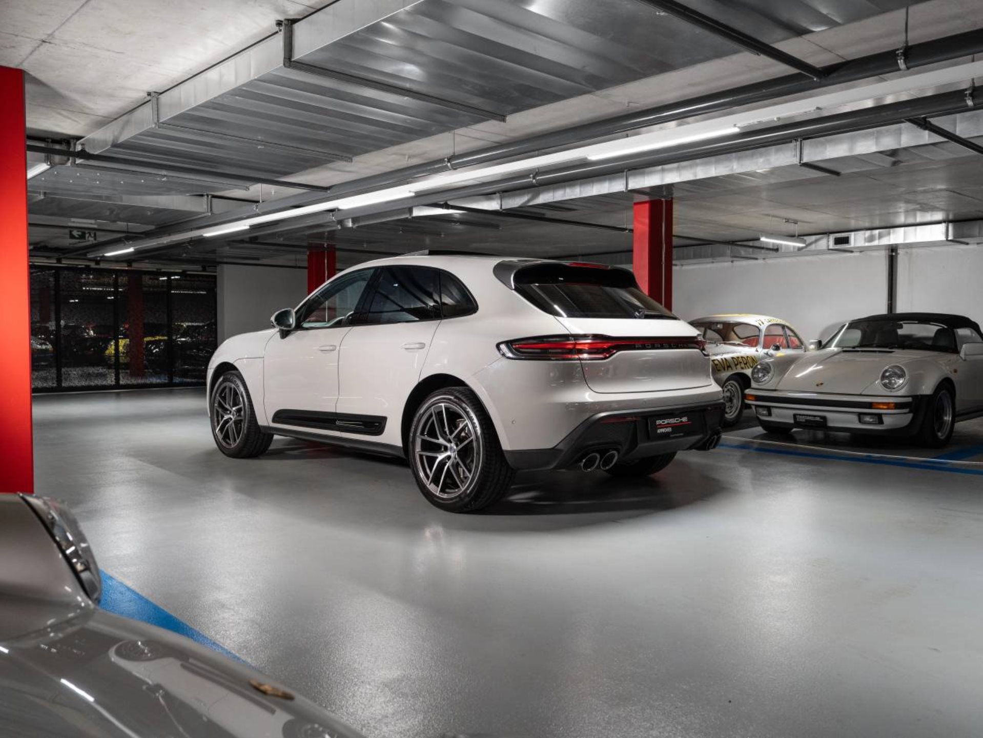 PORSCHE Macan T-showroom-element-1