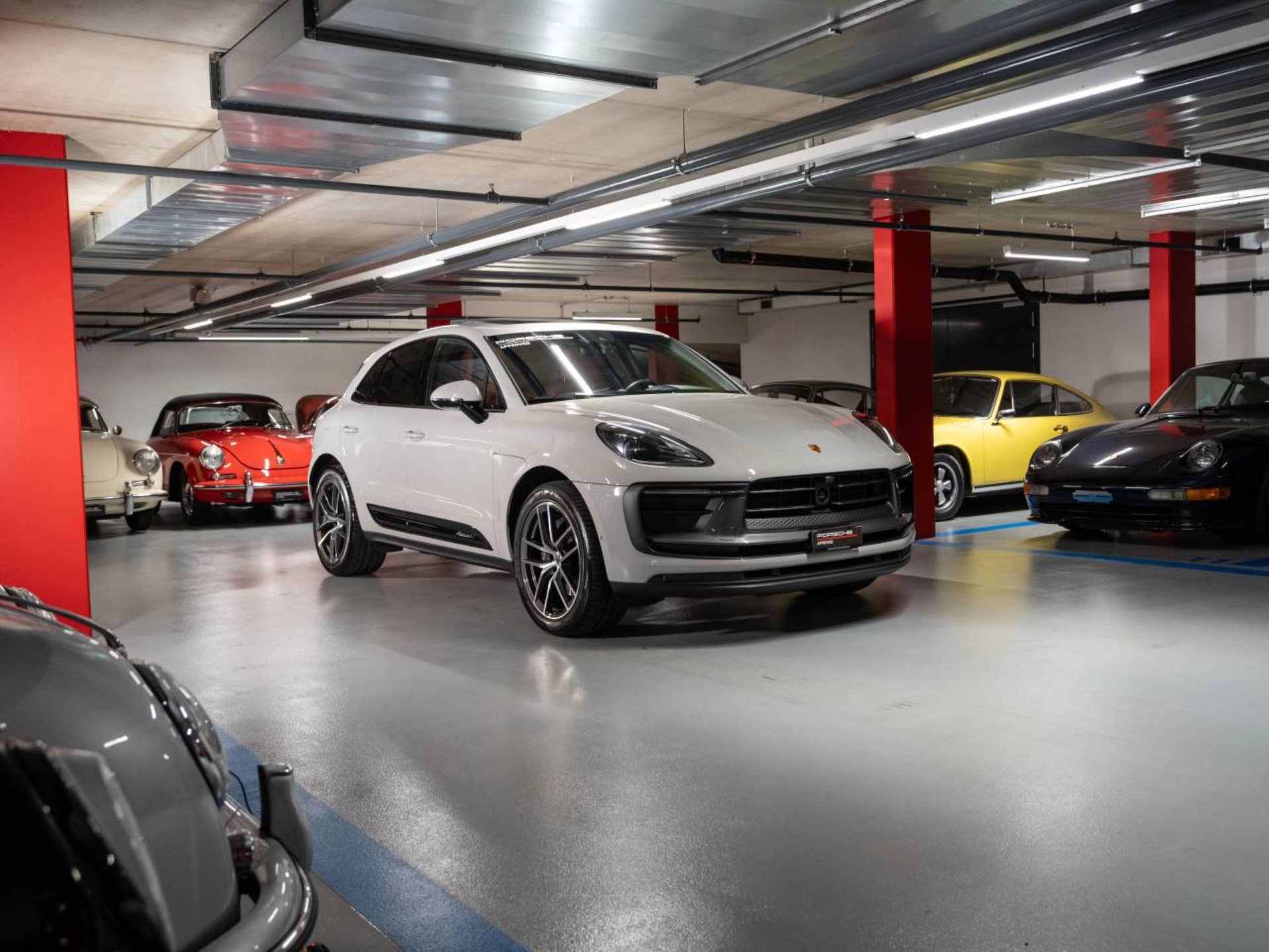 PORSCHE Macan T-showroom-element-2