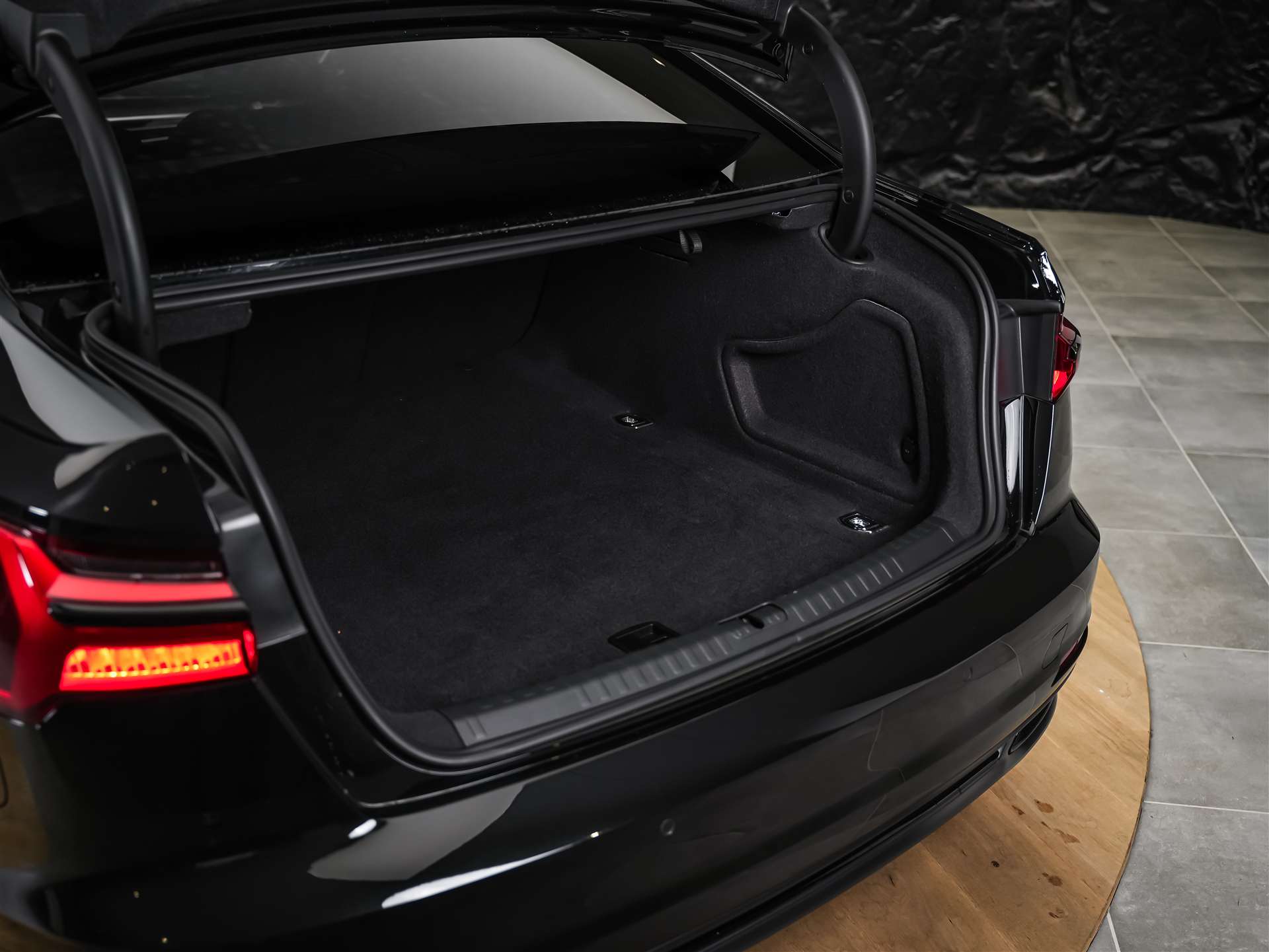 AUDI A6 Limousine 40 TDI Sport quattro S-tronic *ALL BLACK*21" Felgen*Voll Leder*-image-41