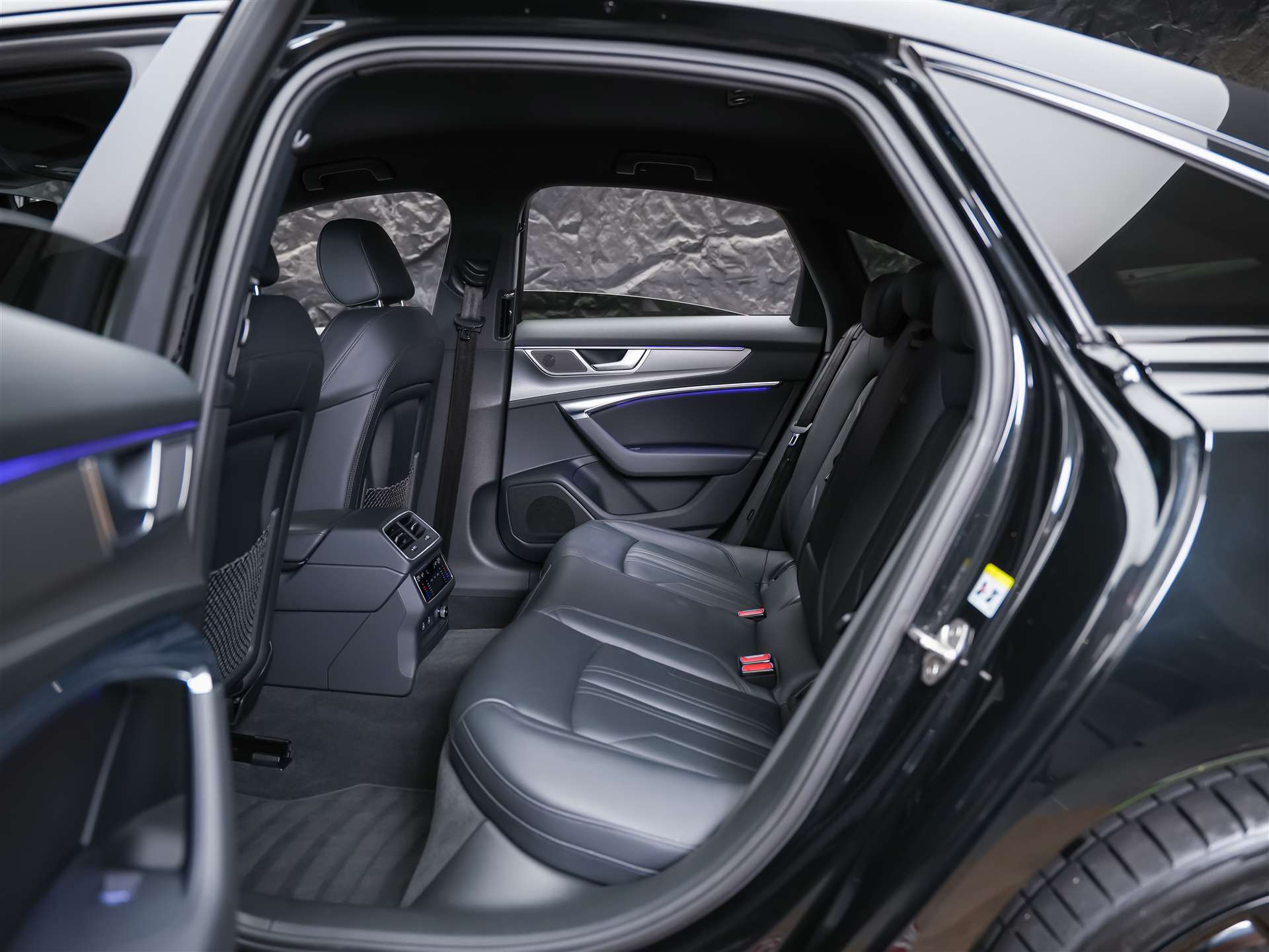 AUDI A6 Limousine 40 TDI Sport quattro S-tronic *ALL BLACK*21" Felgen*Voll Leder*-image-11