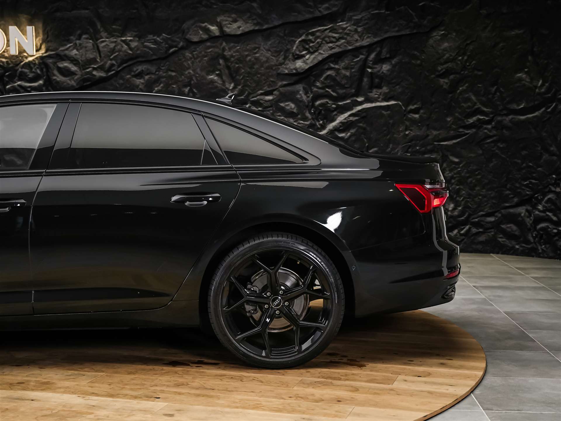 AUDI A6 Limousine 40 TDI Sport quattro S-tronic *ALL BLACK*21" Felgen*Voll Leder*-image-17