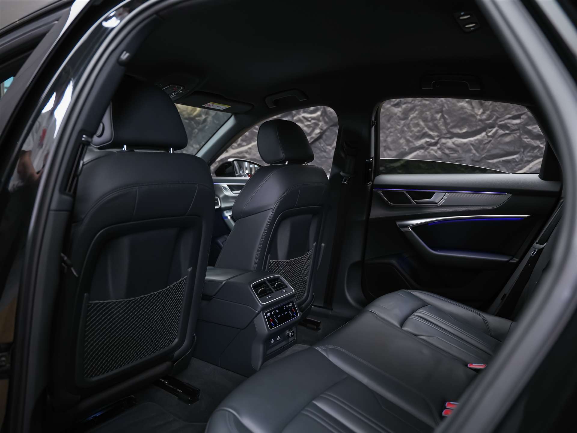 AUDI A6 Limousine 40 TDI Sport quattro S-tronic *ALL BLACK*21" Felgen*Voll Leder*-image-10