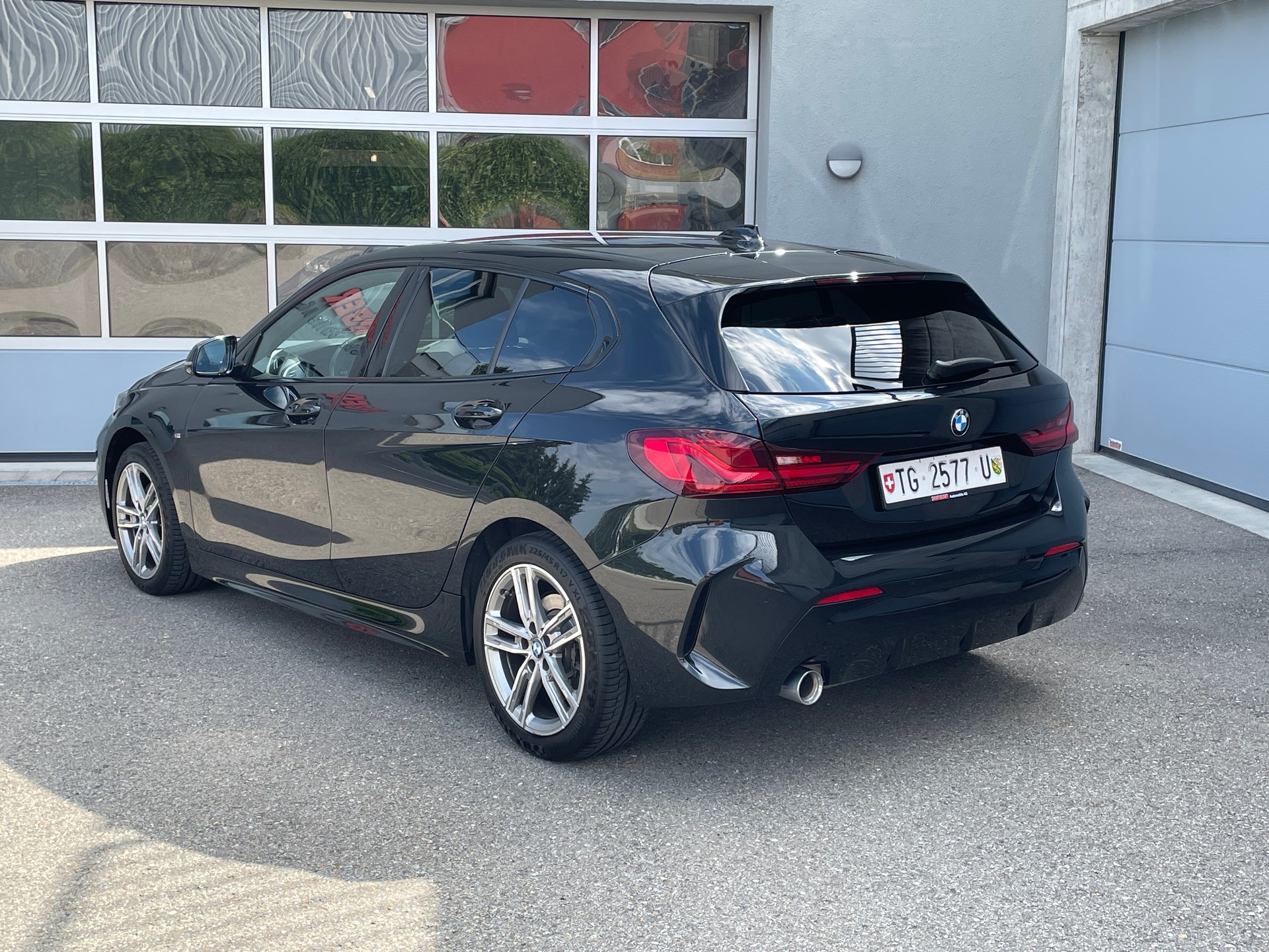 BMW 118i M Sport-showroom-element-2