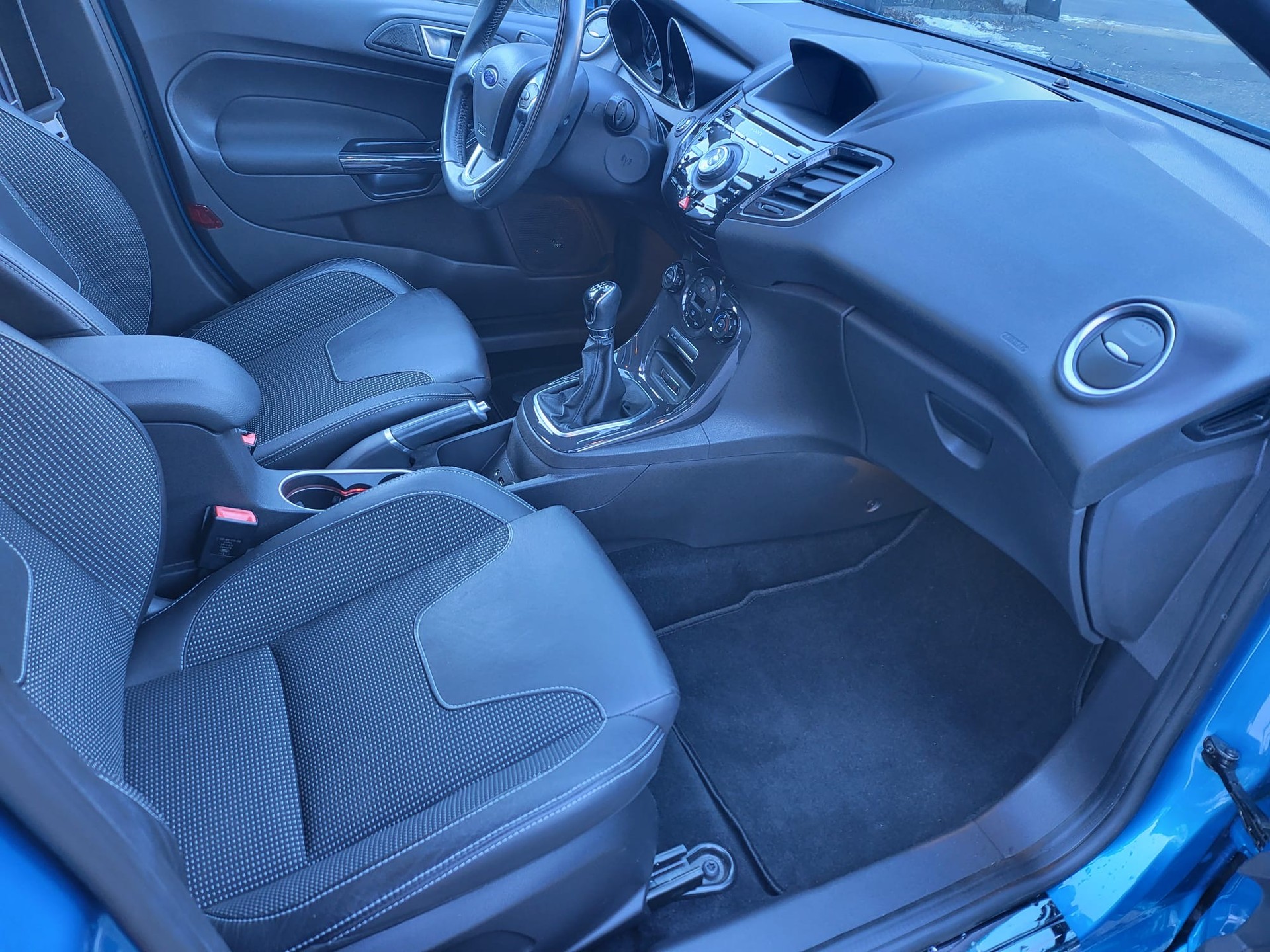 FORD Fiesta 1.0 SCTi Titanium-image-7