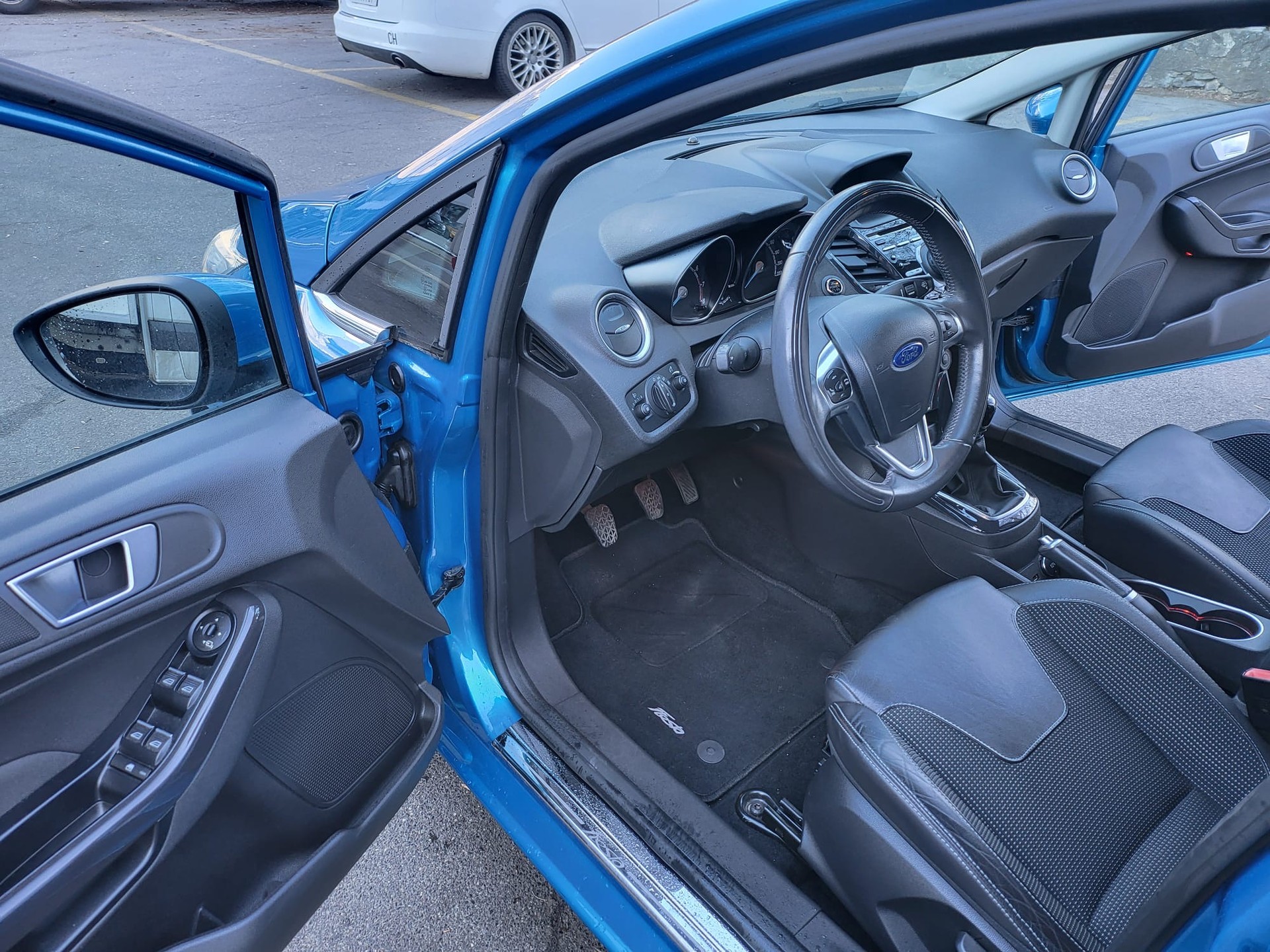 FORD Fiesta 1.0 SCTi Titanium-image-8
