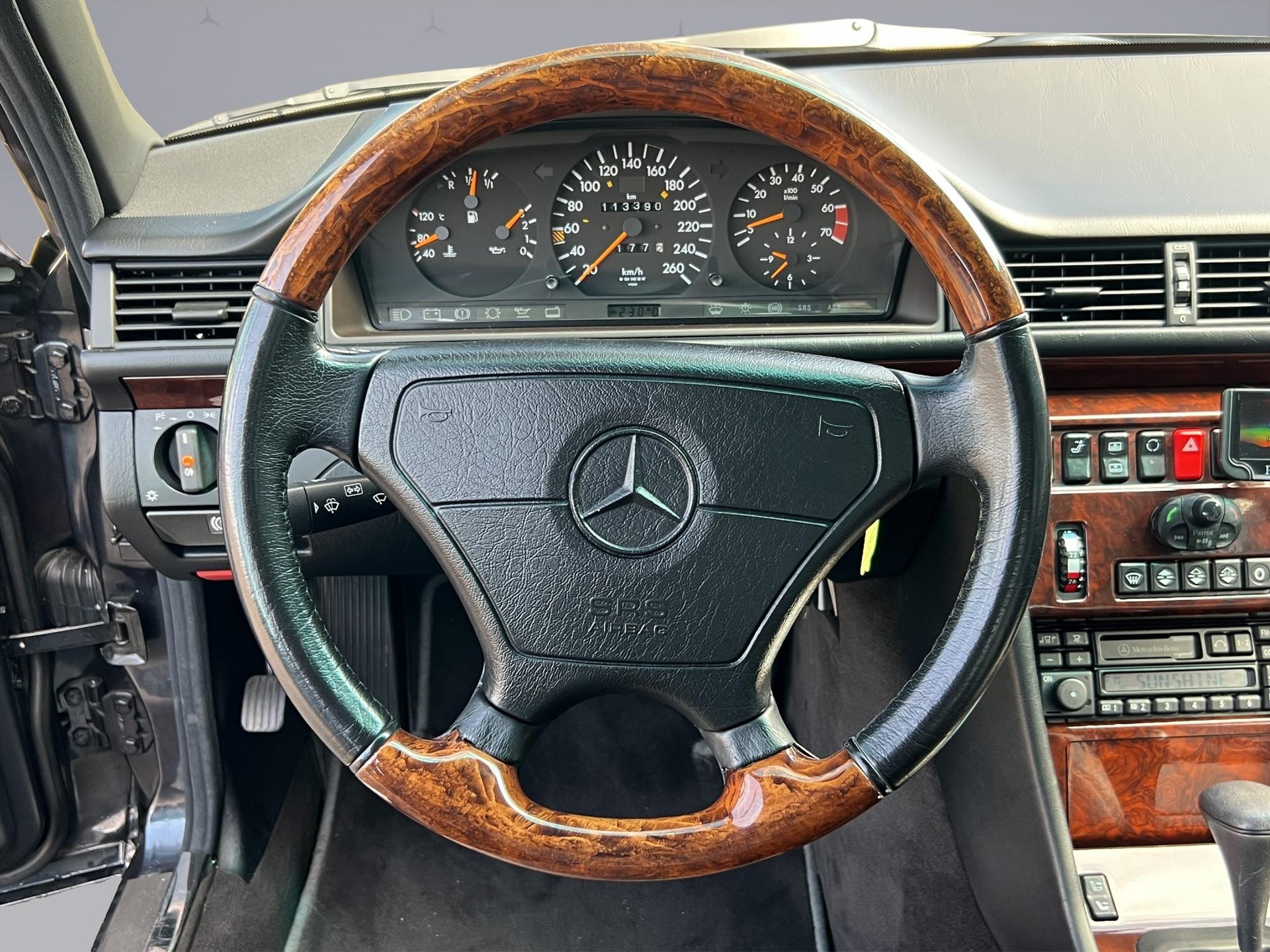 MERCEDES-BENZ E-Klasse W124 E 500-image-8
