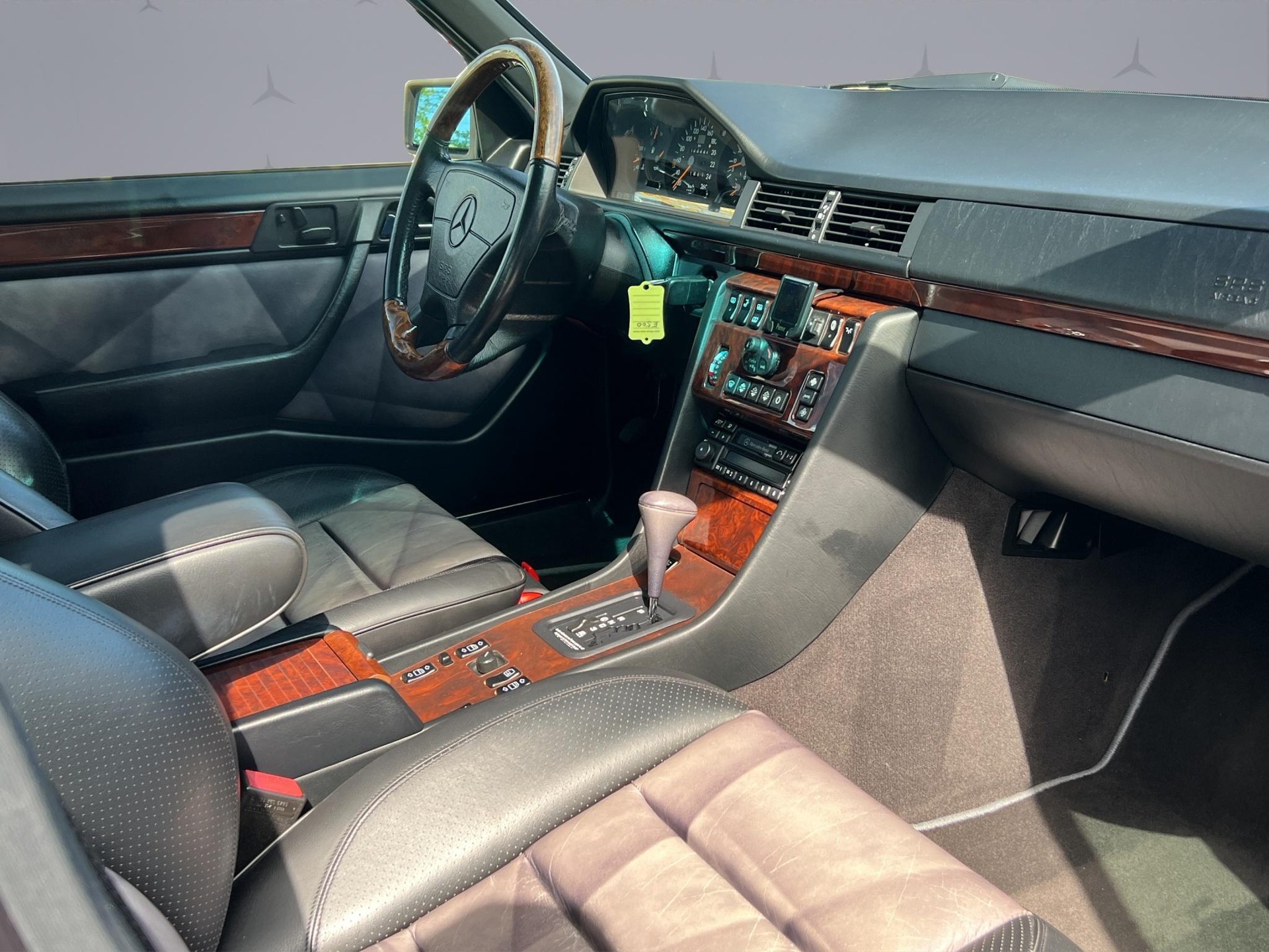 MERCEDES-BENZ E-Klasse W124 E 500-image-12