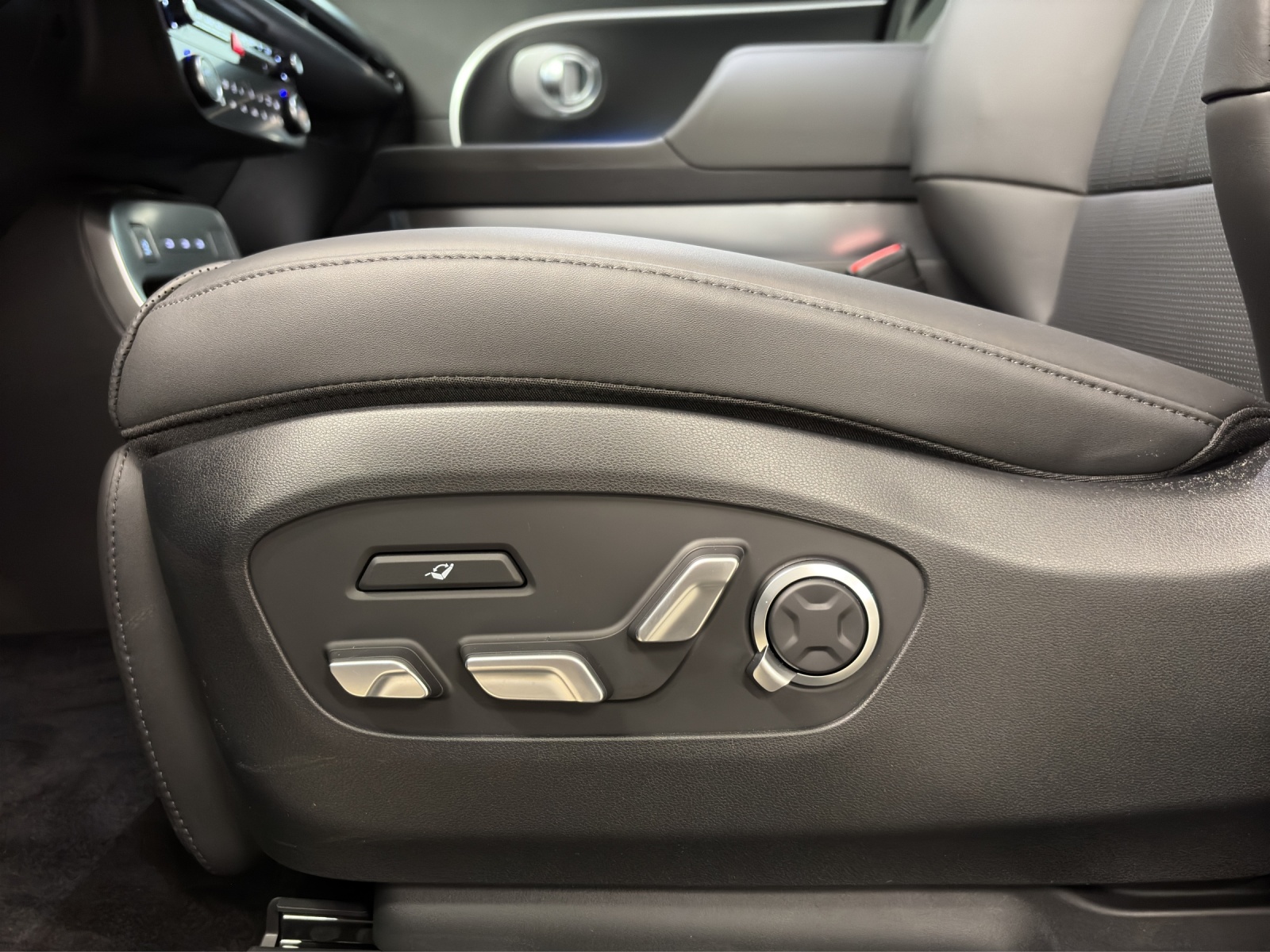 HYUNDAI Ioniq 9 110kWh Vertex Caligraphy 4WD-image-8