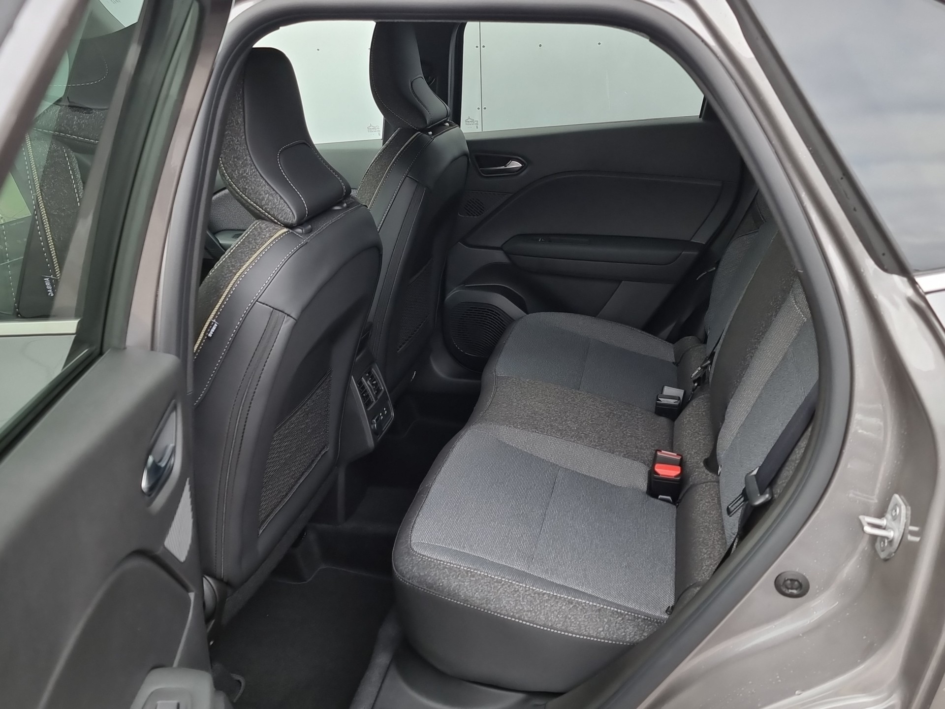 MITSUBISHI Grandis 1.8 HEV Intense-image-14