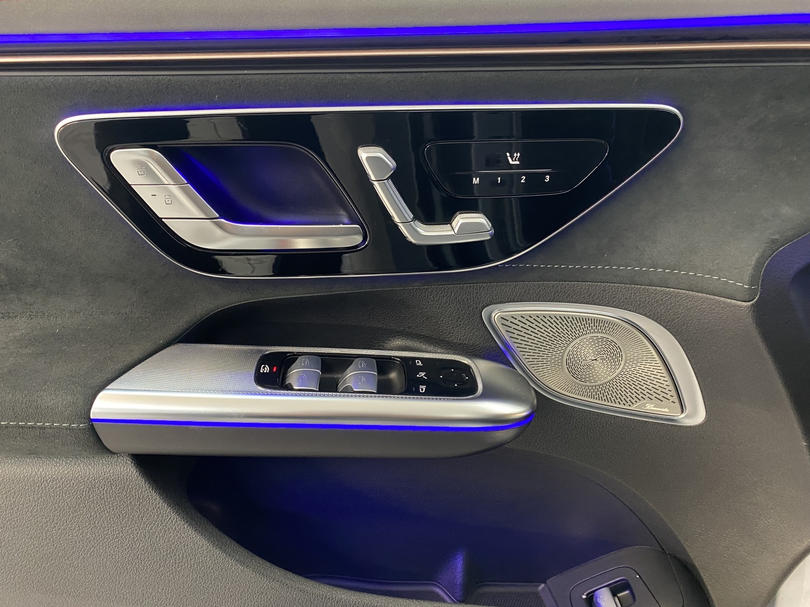 MERCEDES-BENZ EQE 350+ AMG Line-image-11